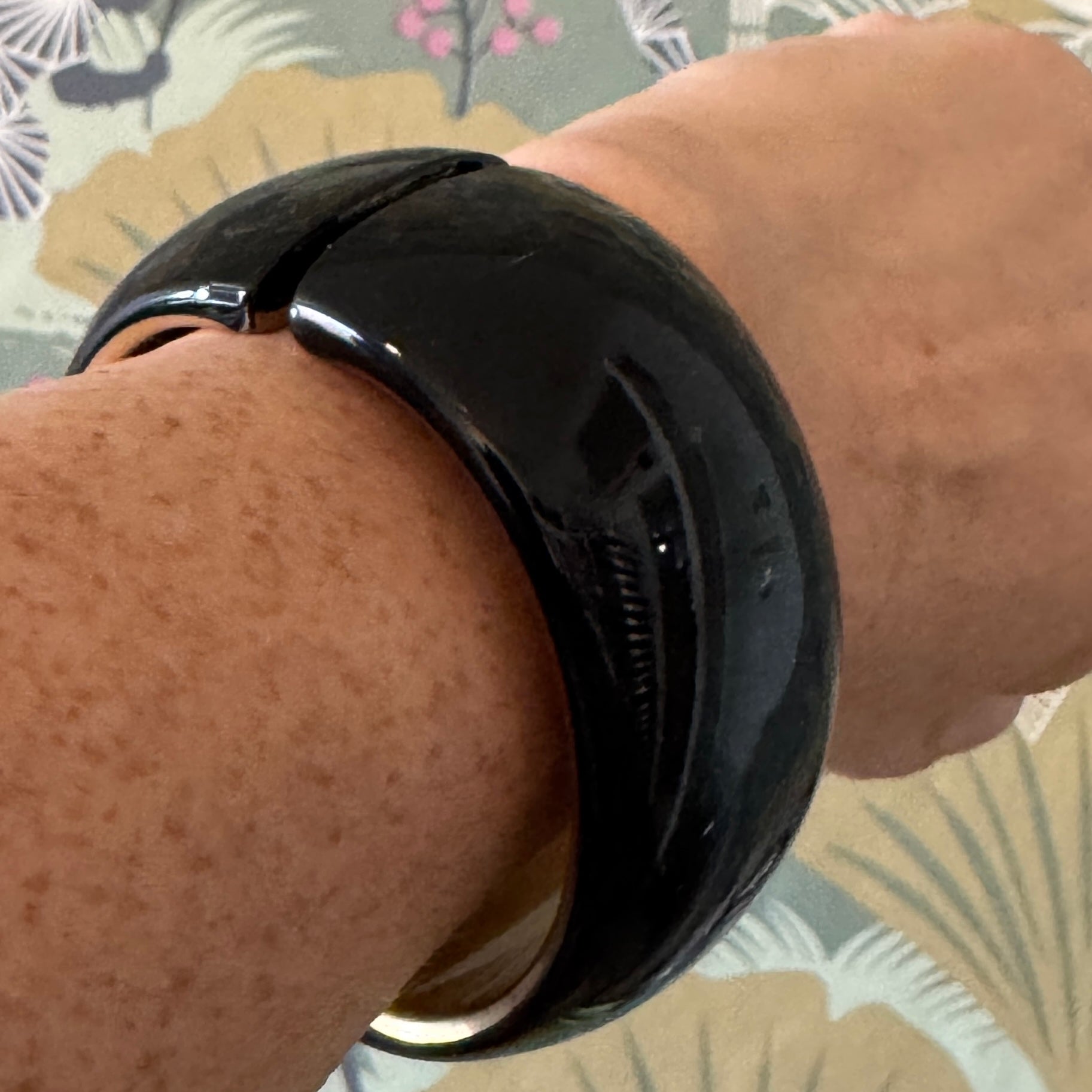 Blackout Queen Bee Gold Lining – Vintage Lucite Clamper Bracelet