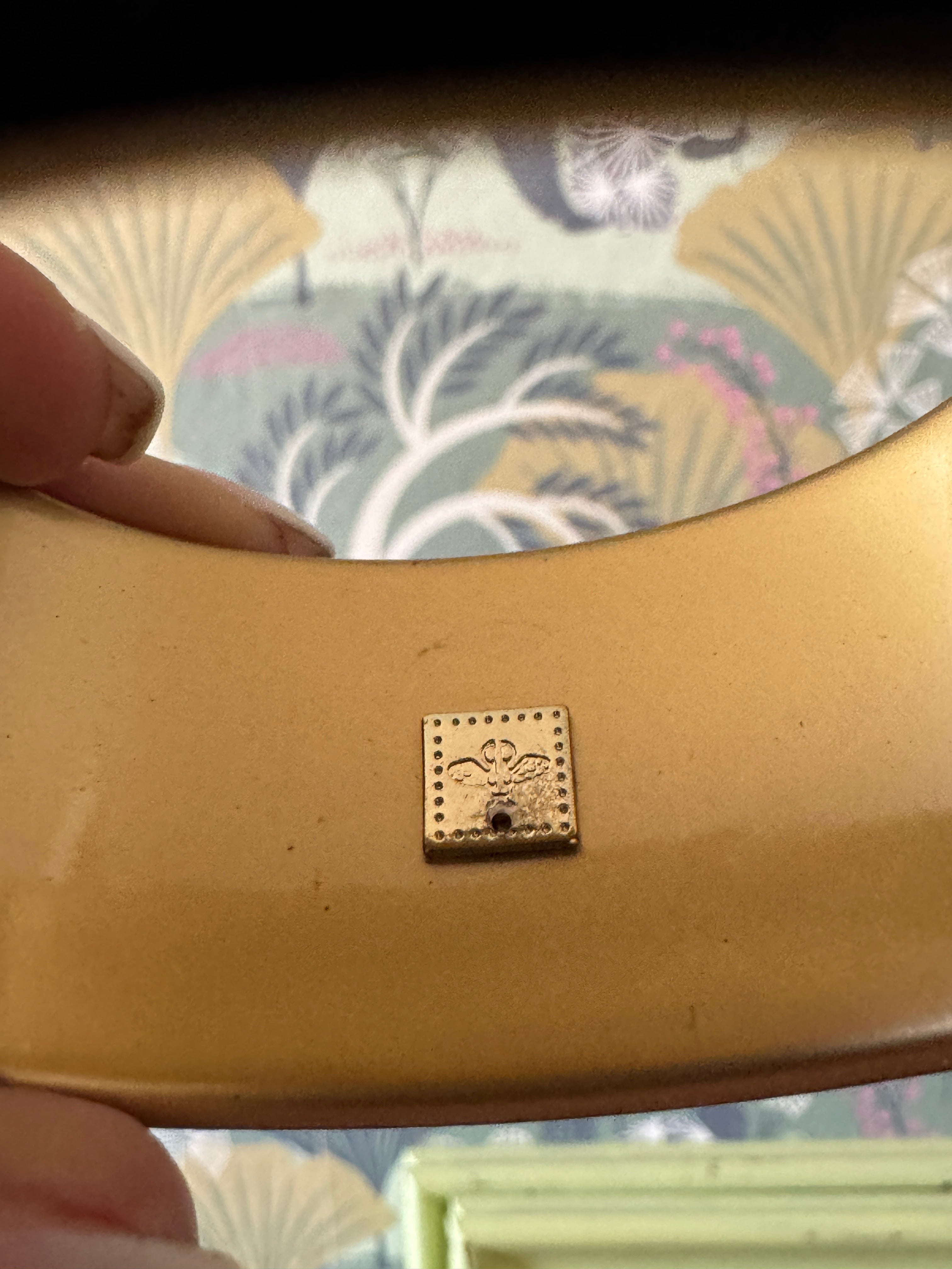 Blackout Queen Bee Gold Lining – Vintage Lucite Clamper Bracelet