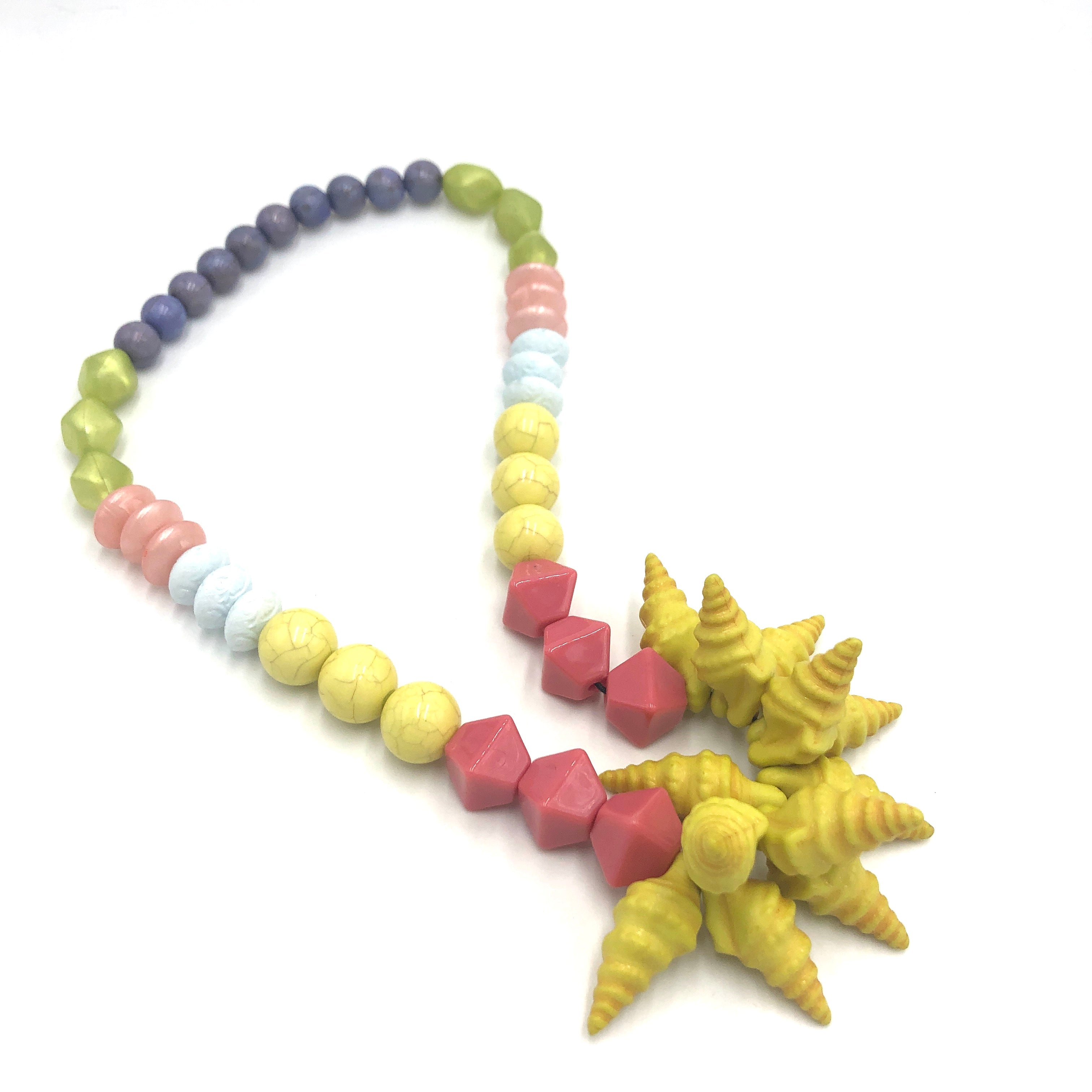 stretch necklace with bold beads