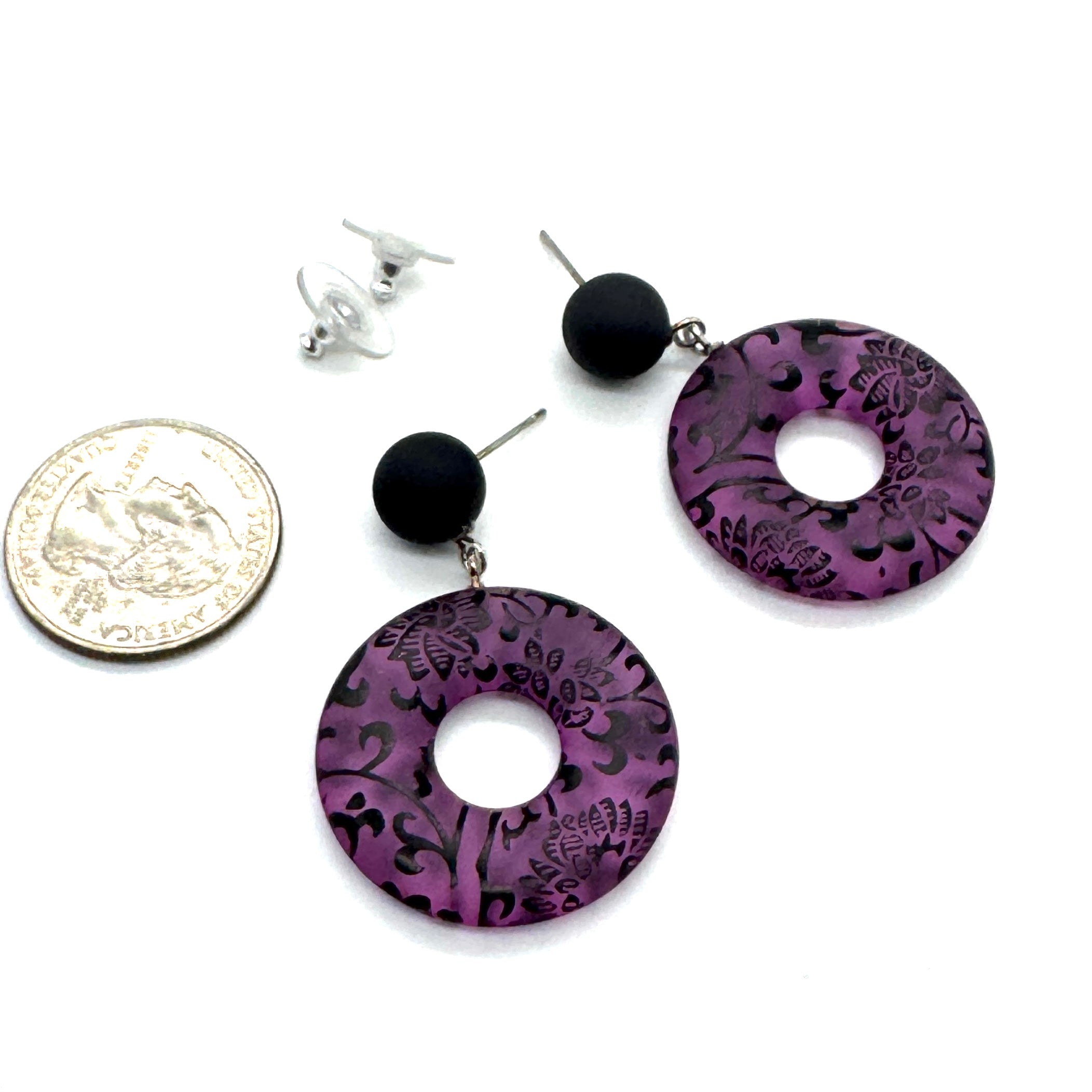 Botanica Noir Drops – Floral Donut Earrings in Hand-Dyed Lucite