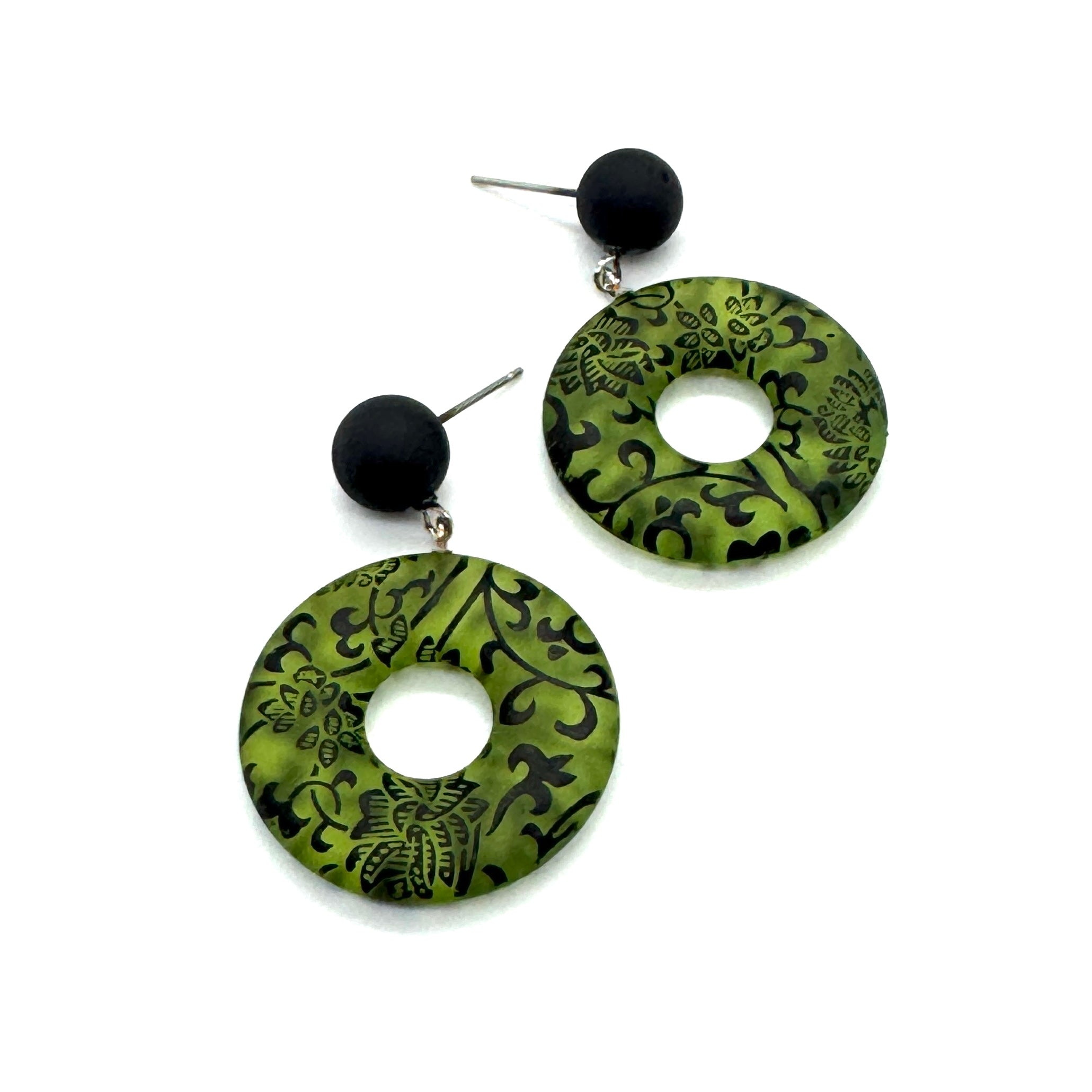 Botanica Noir Drops – Floral Donut Earrings in Hand-Dyed Lucite