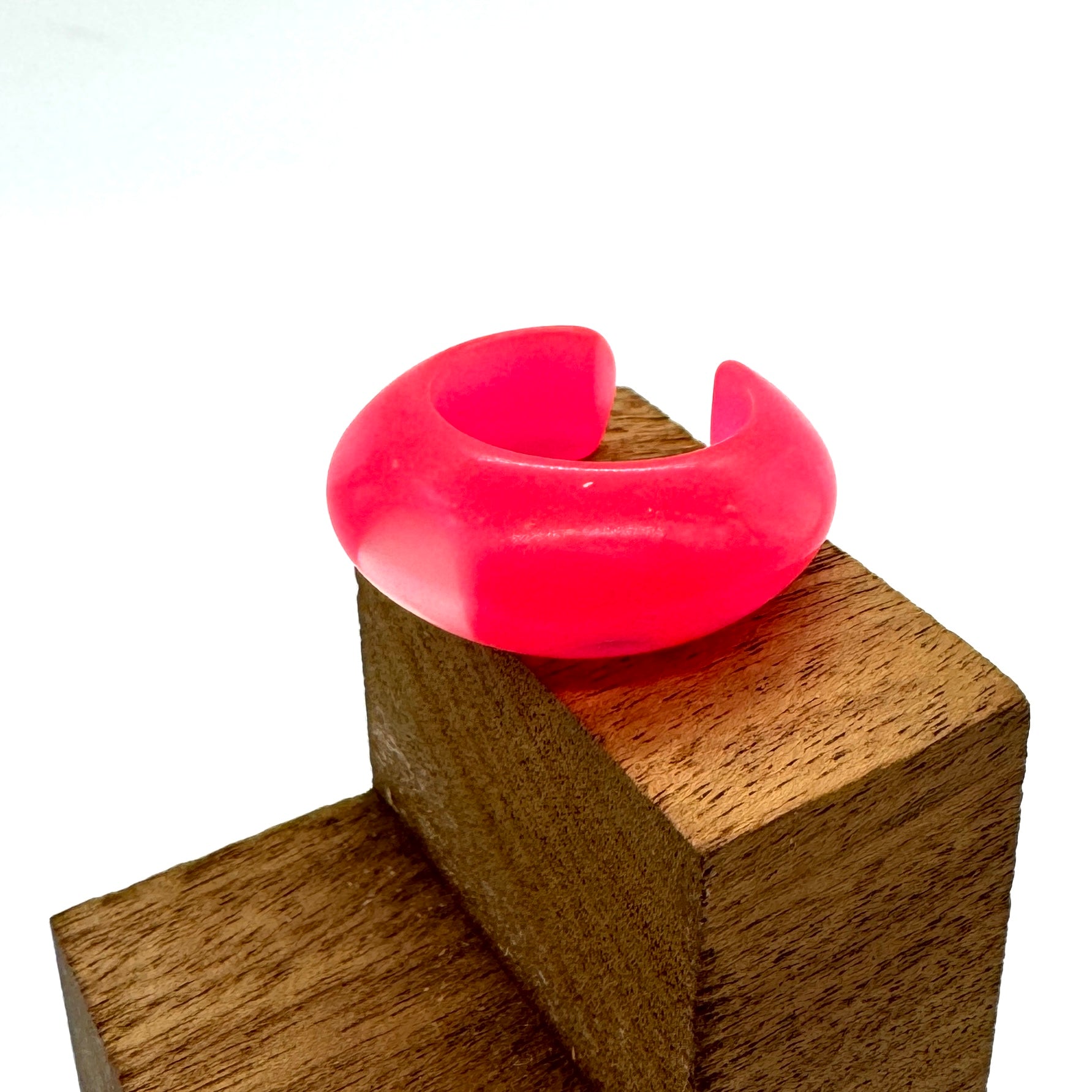 RARE Vintage Bright Pink Polka Dot Glow C-Lucite Ring