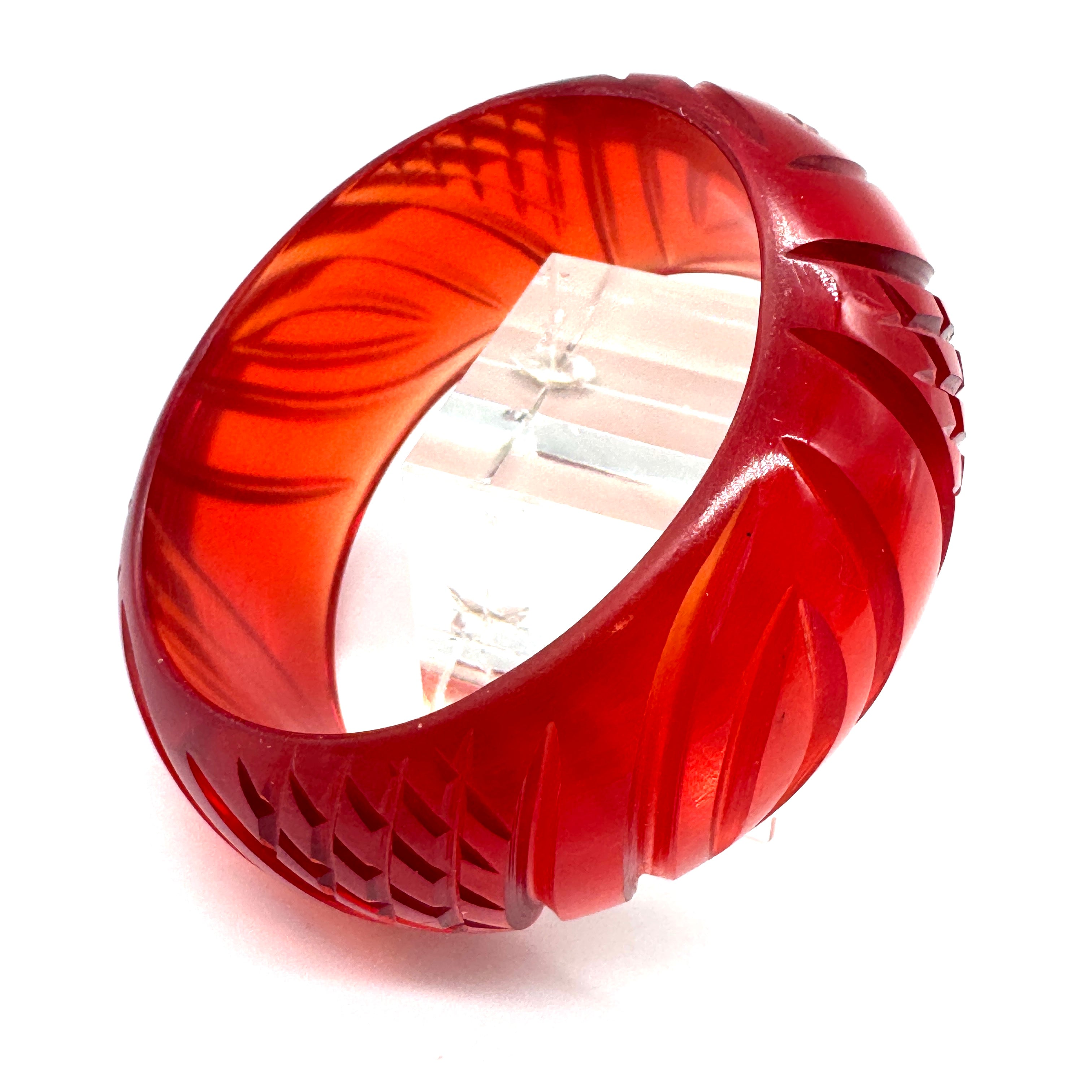 Flame Juicy Carved Resin Bangle Bracelet - Midi