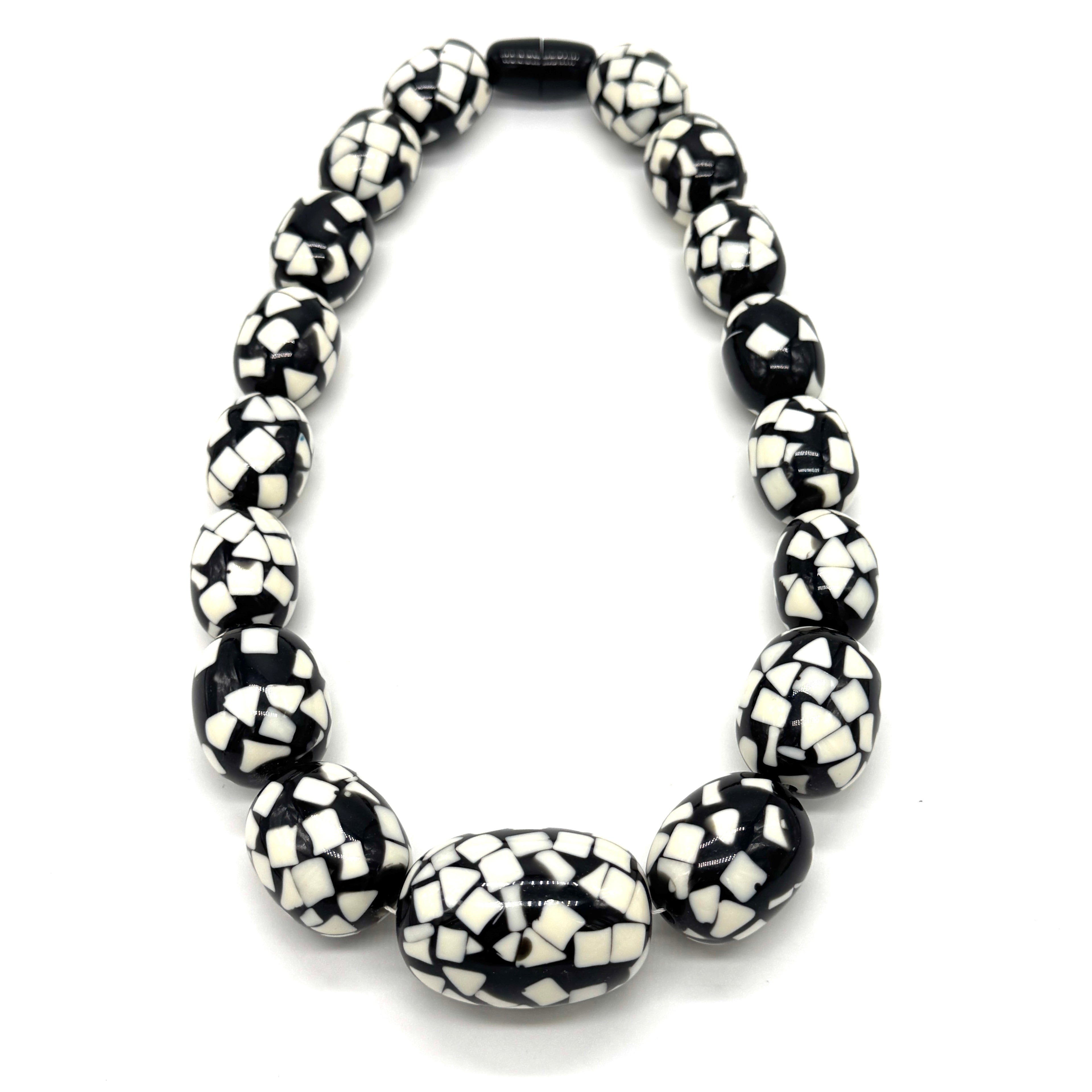 Crayon Confetti Oval Beaded Necklace - 3 colors