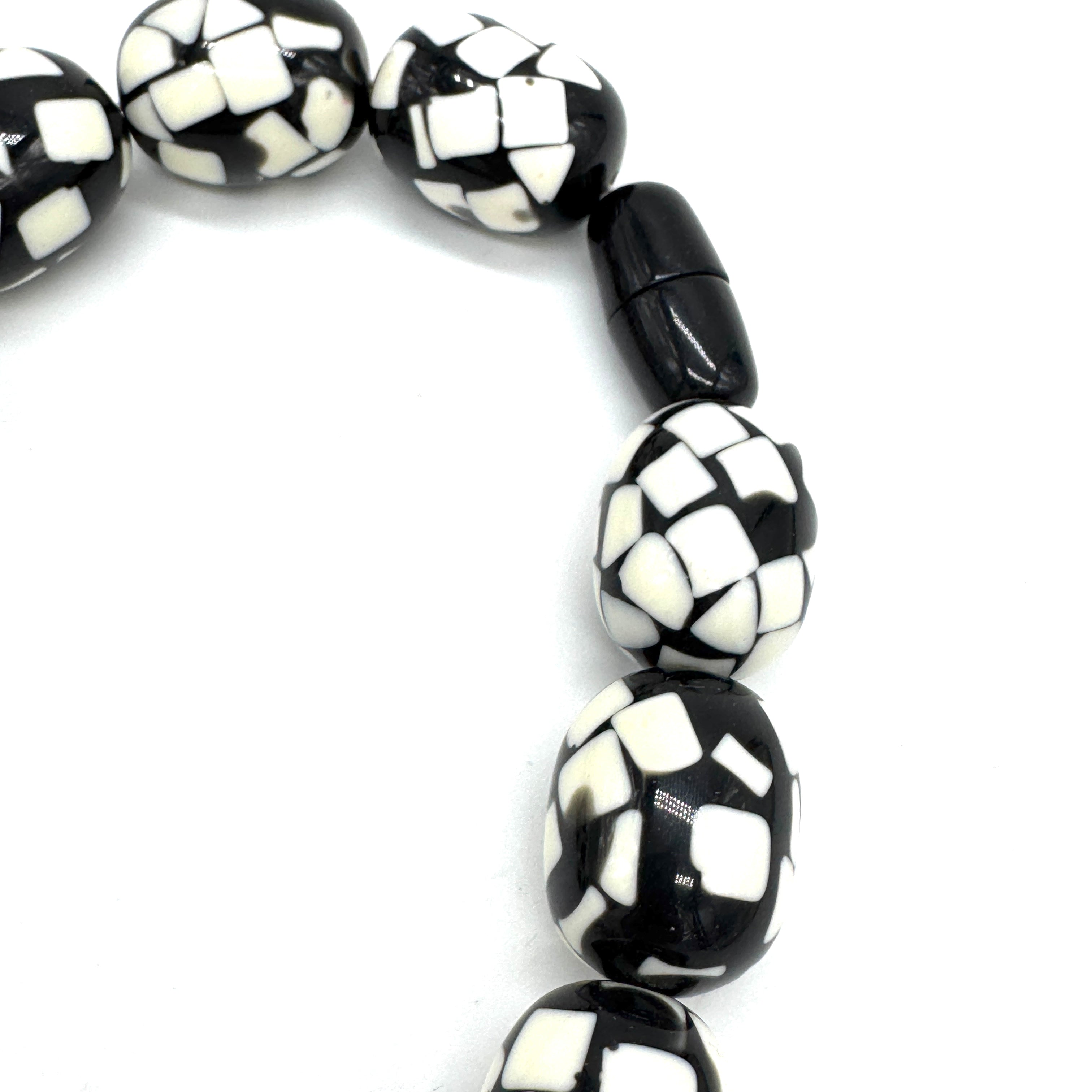 Crayon Confetti Oval Beaded Necklace - 3 colors
