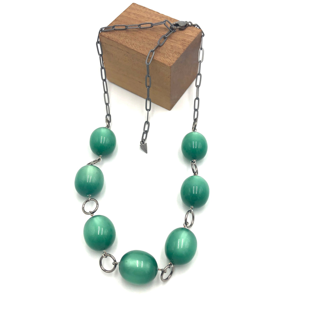 Light Emerald Moonglow Chunky Oval Stations Necklace