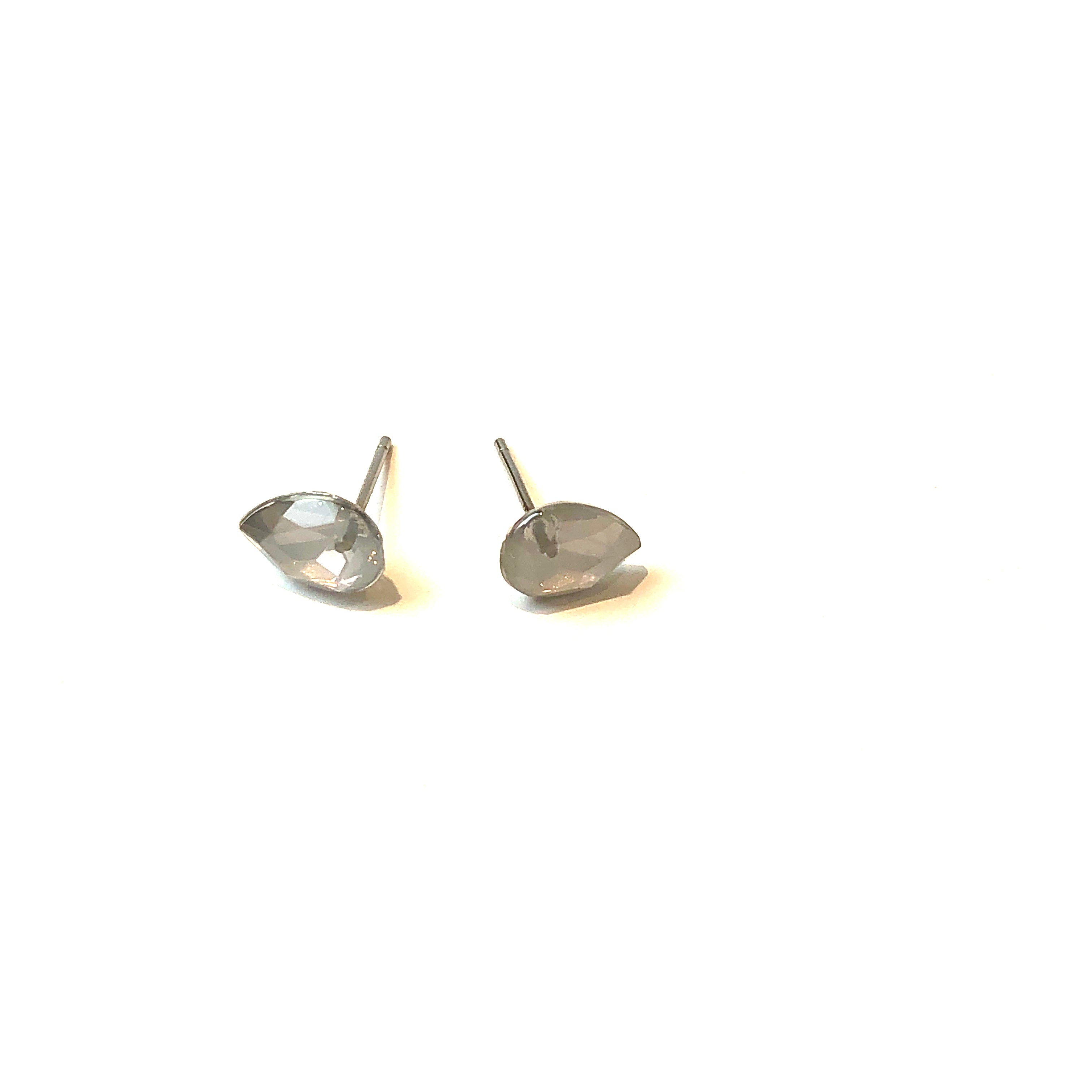 clear teardrop studs