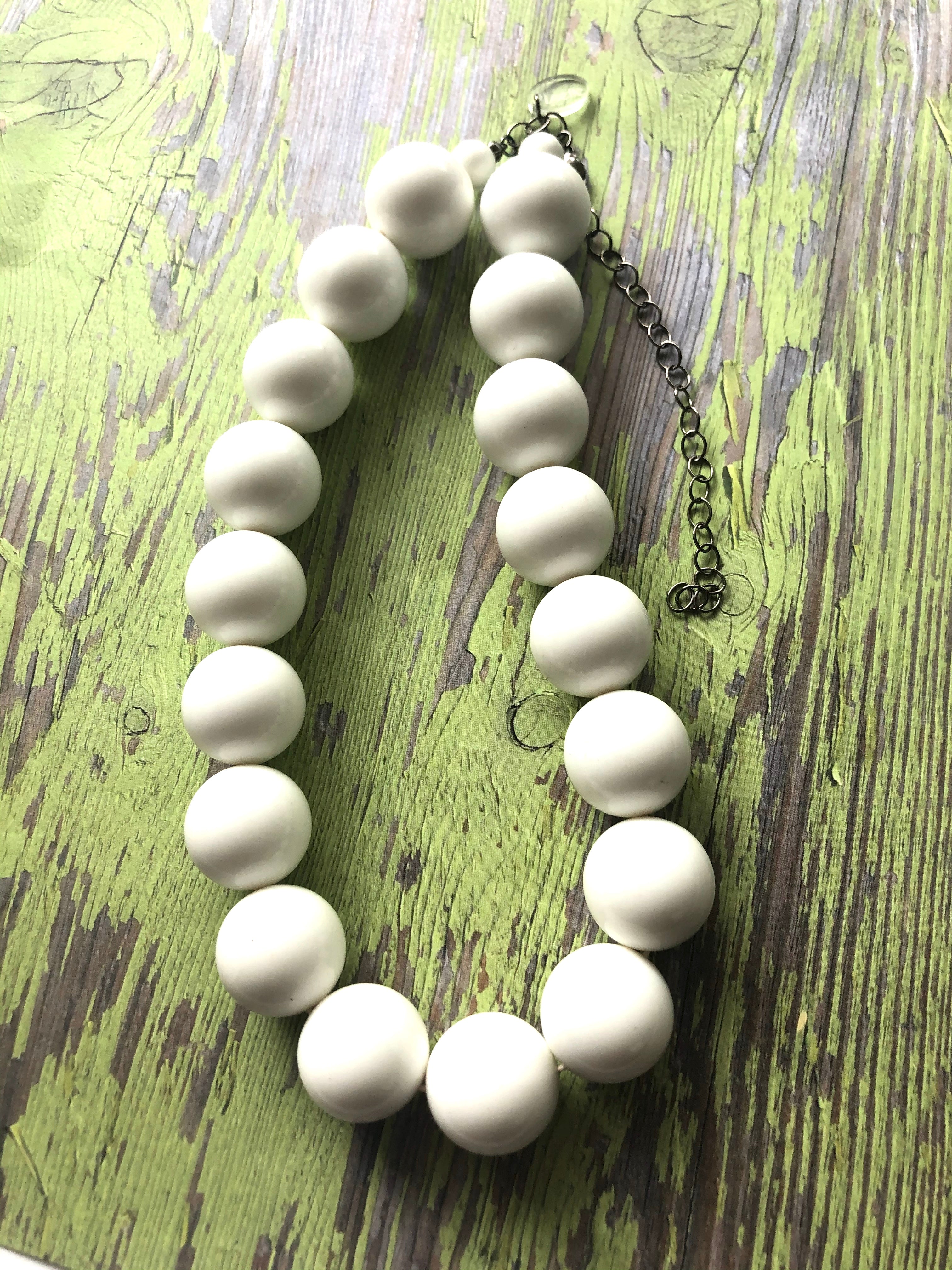 white chunky necklace