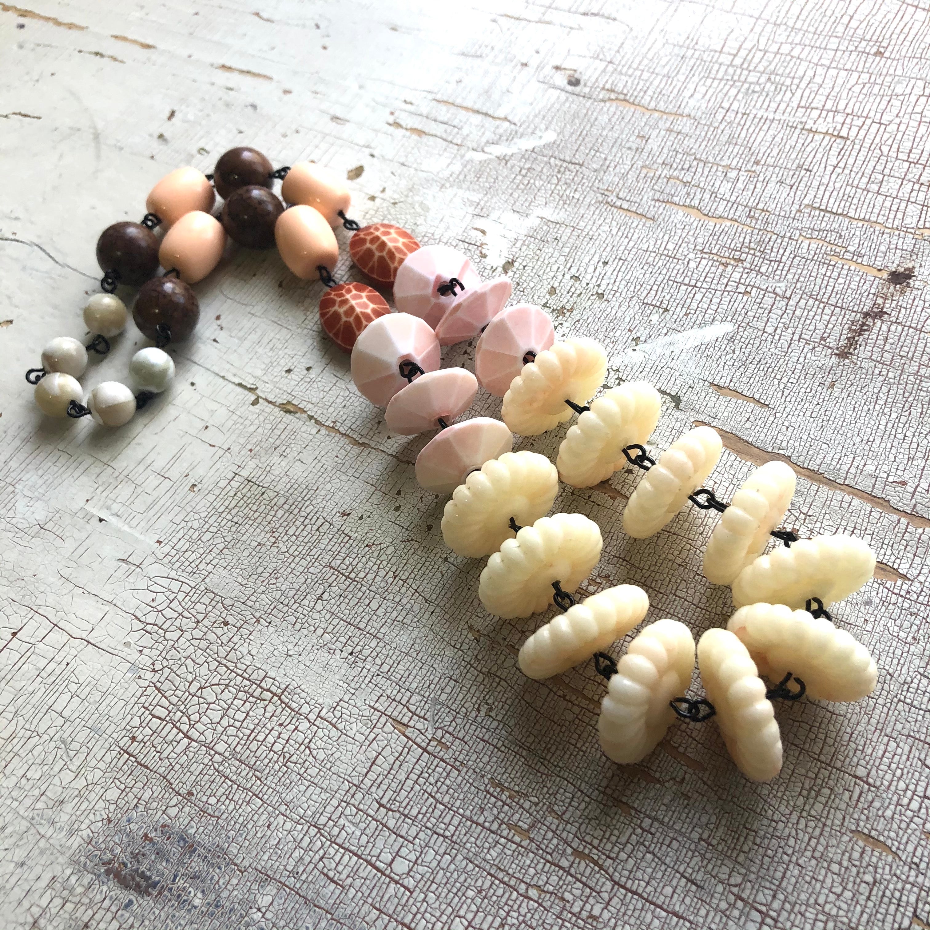 scalloped beaded carmen necklace