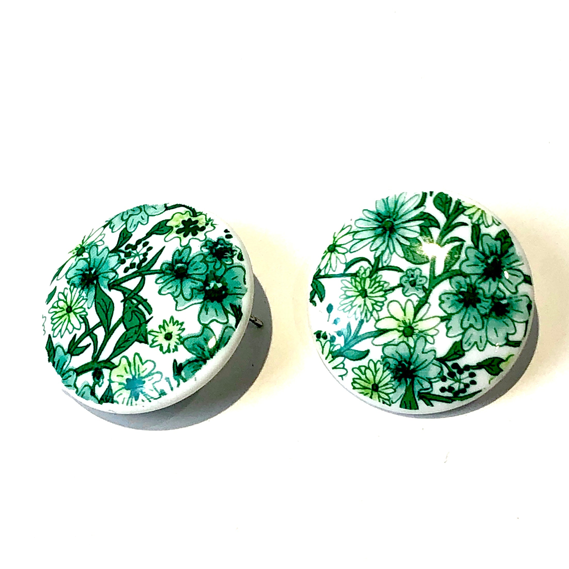 green flower earrings