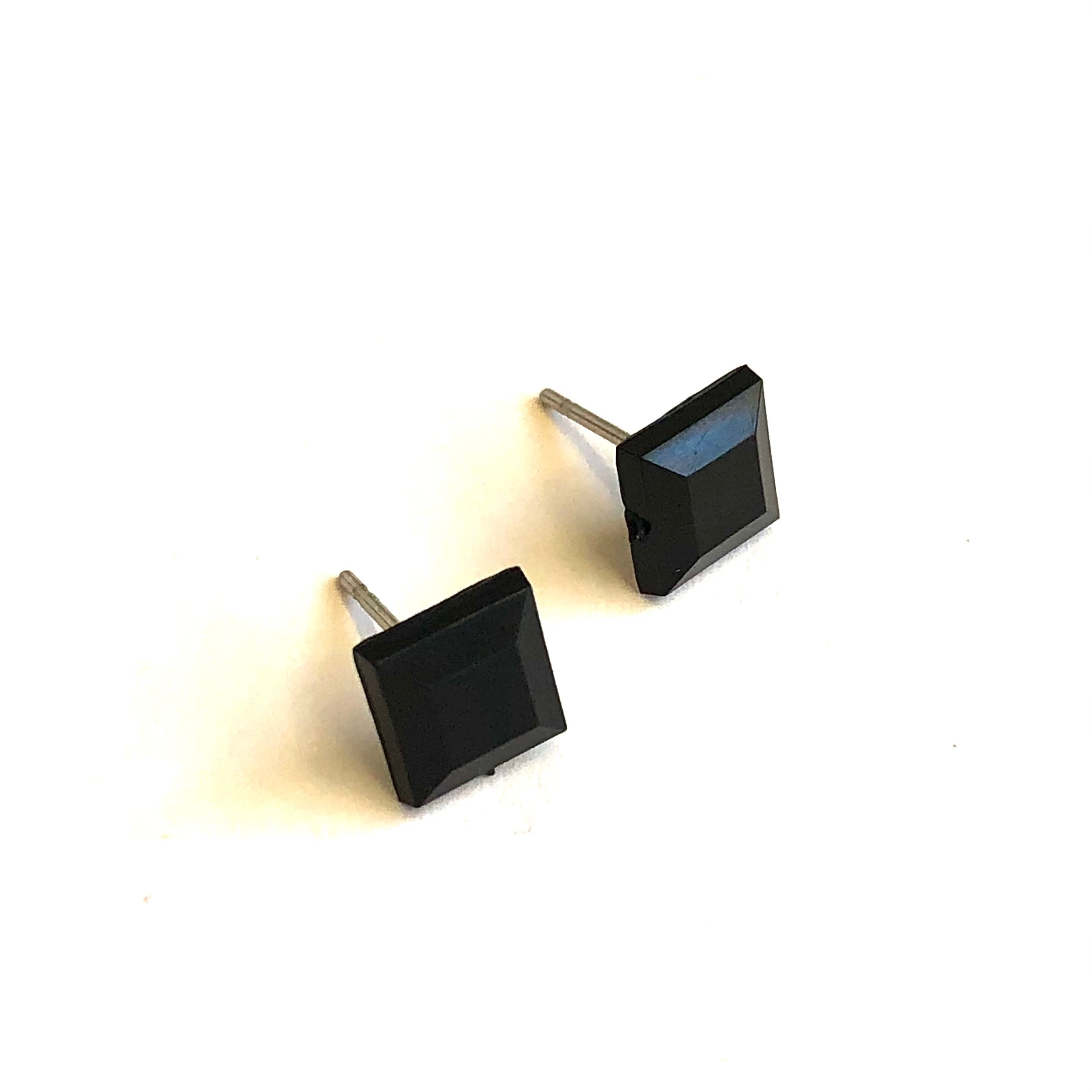 square retro stud