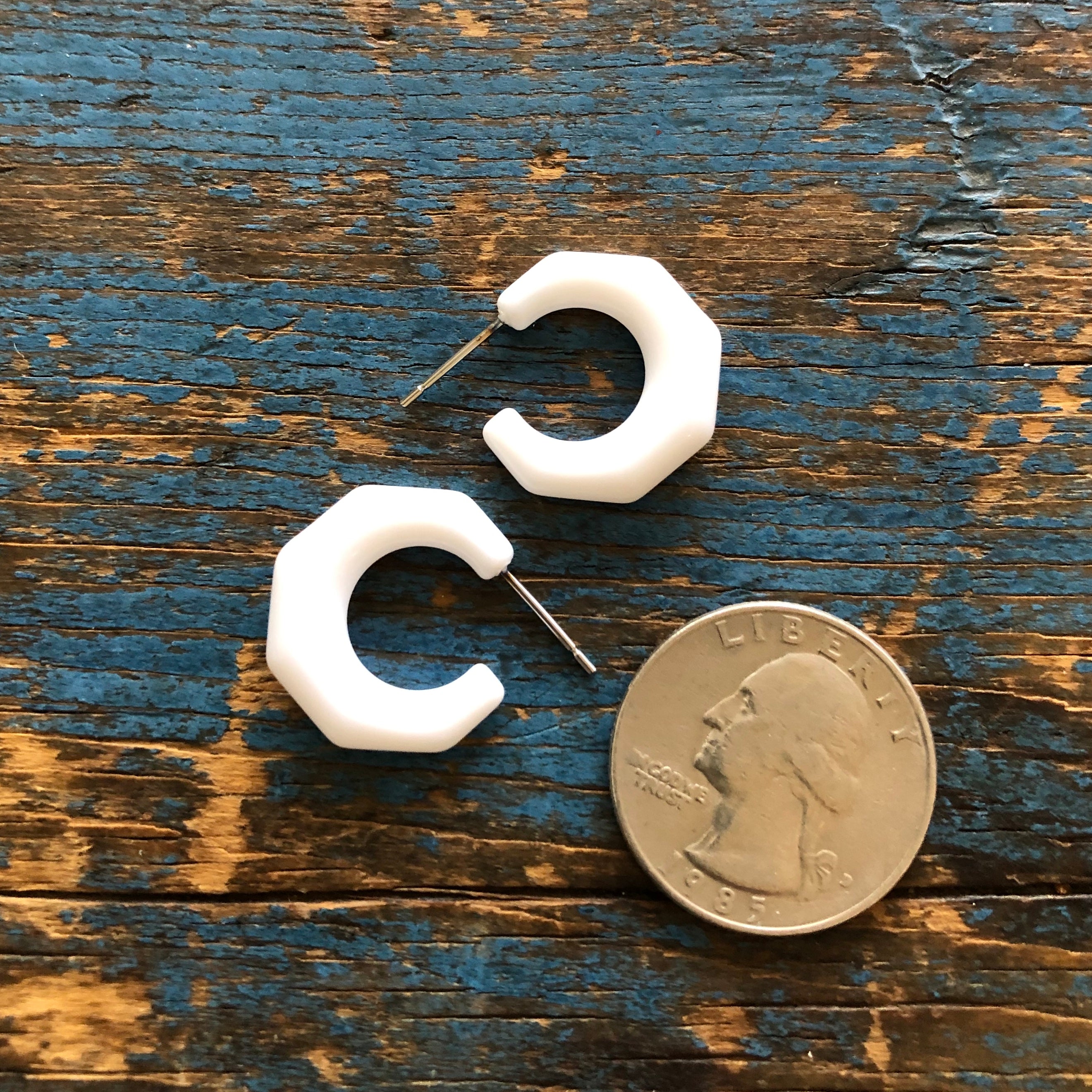 white scalloped hoops