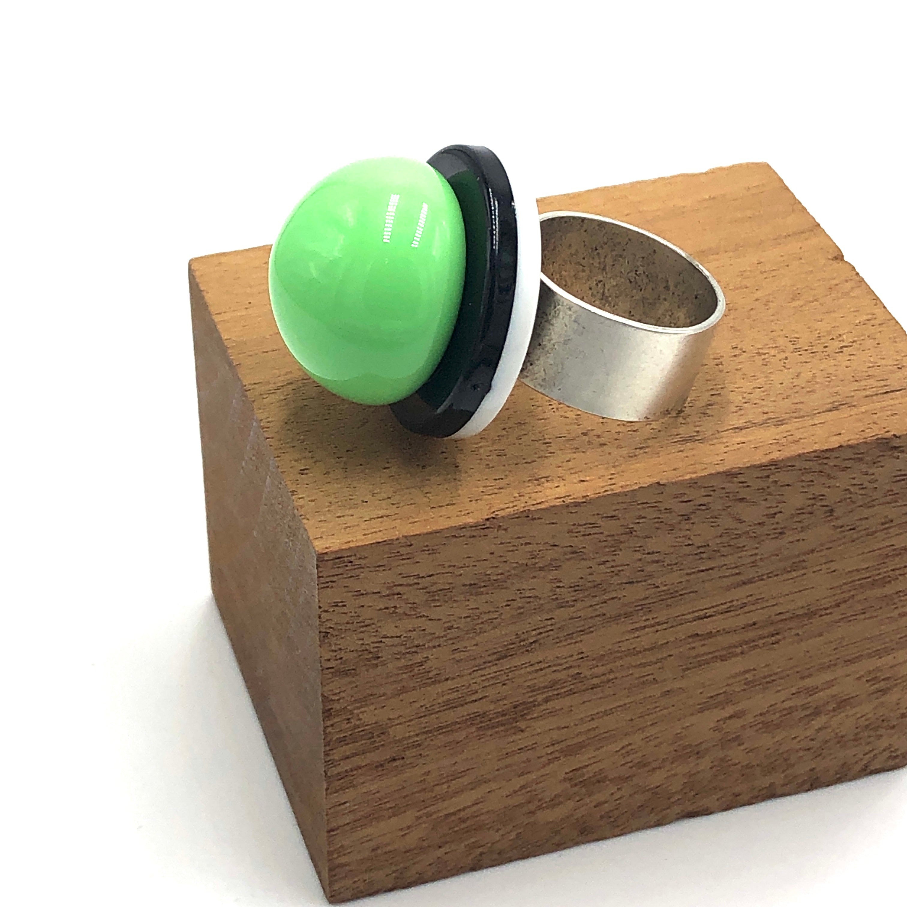 green adjustable ring