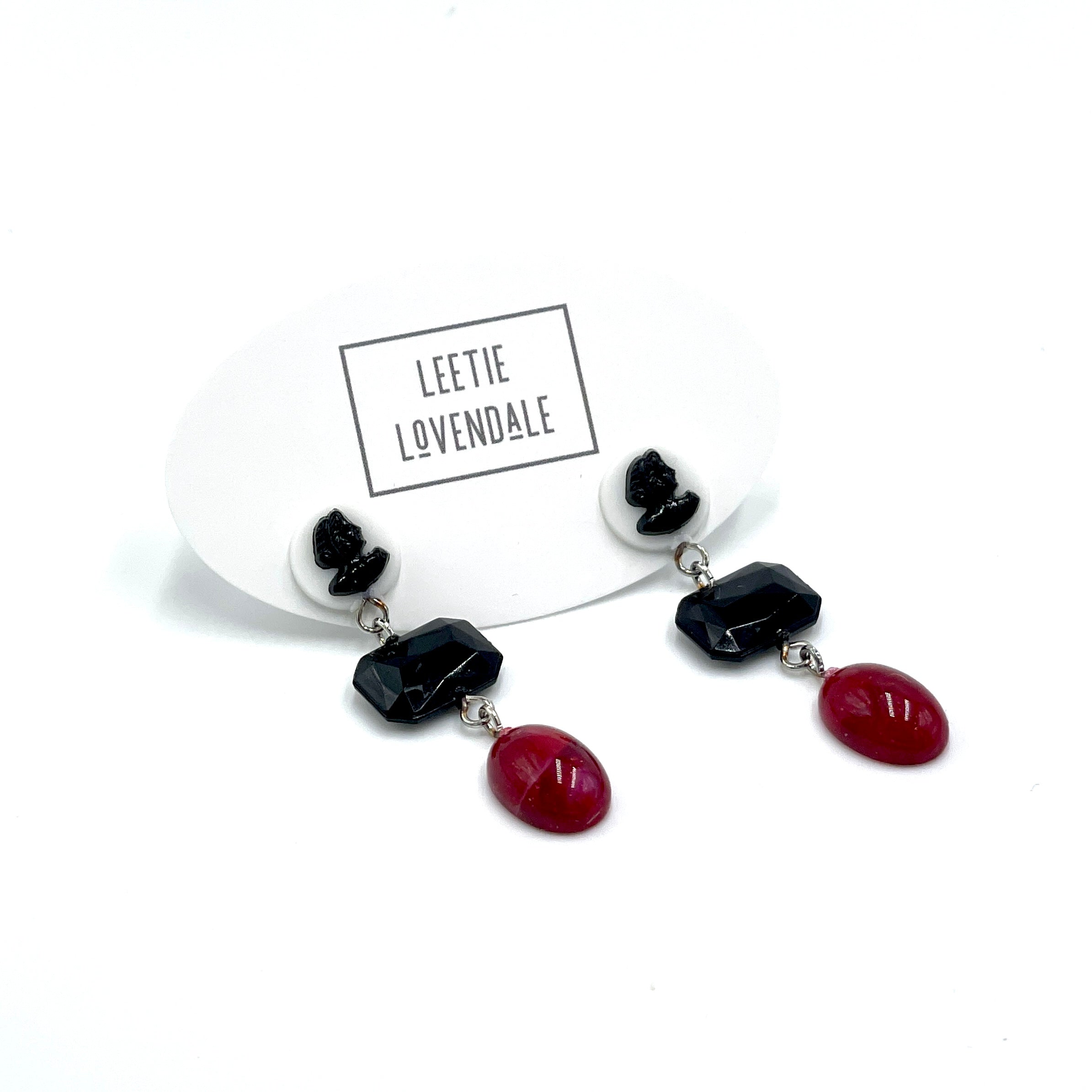 Faceted Onyx Cranberry & Cameo Lucite Trinket Earrings