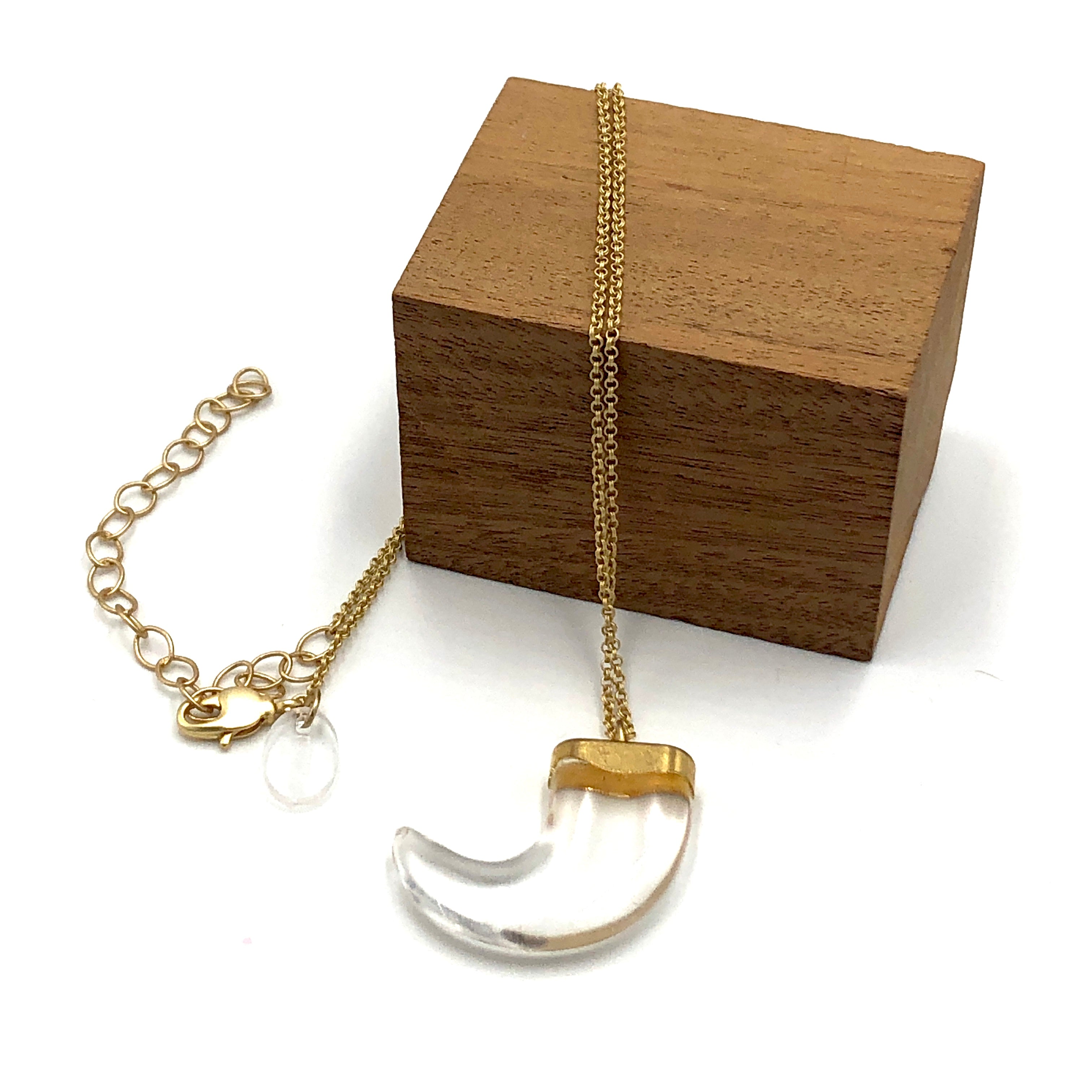 clear pendant necklace