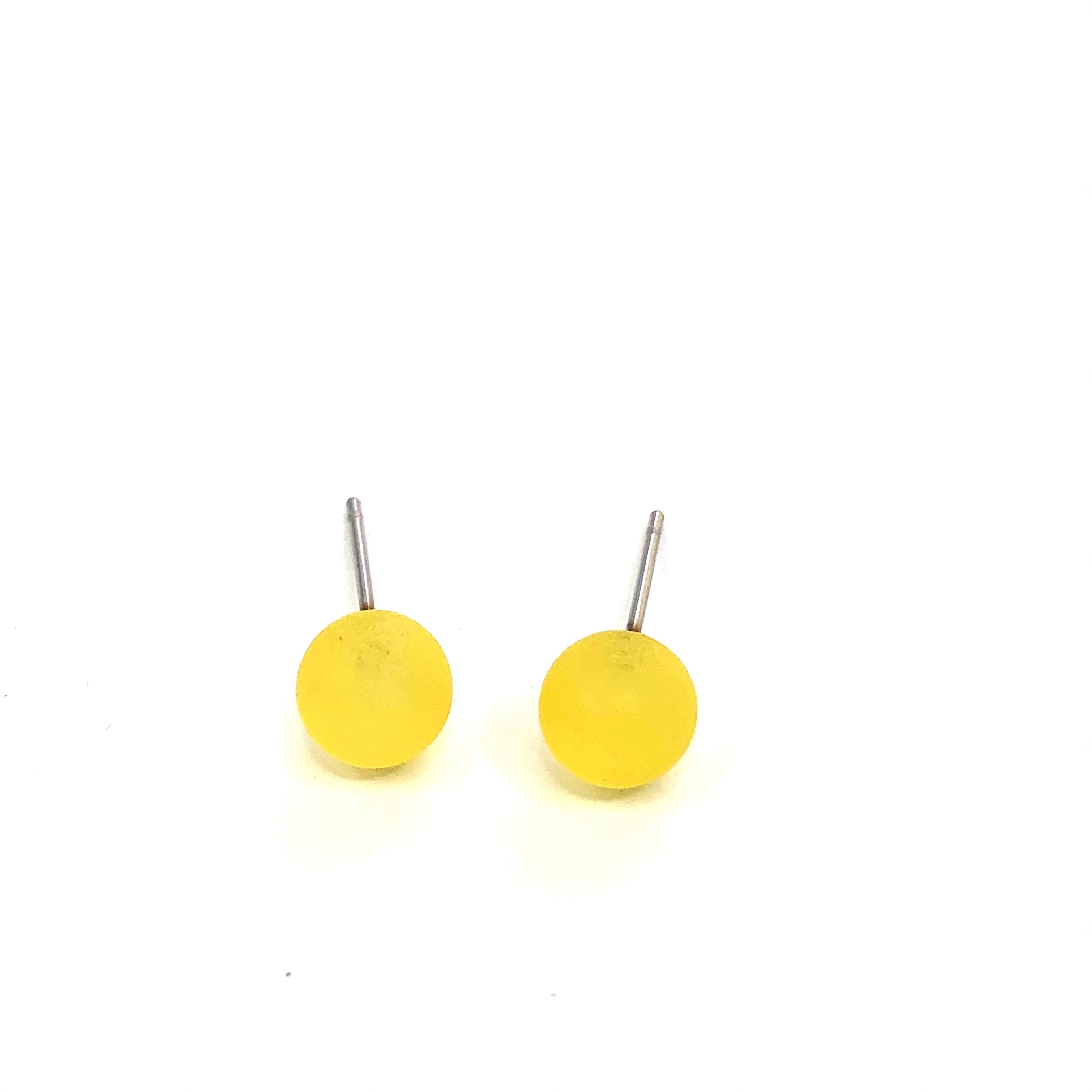 dark yellow studs