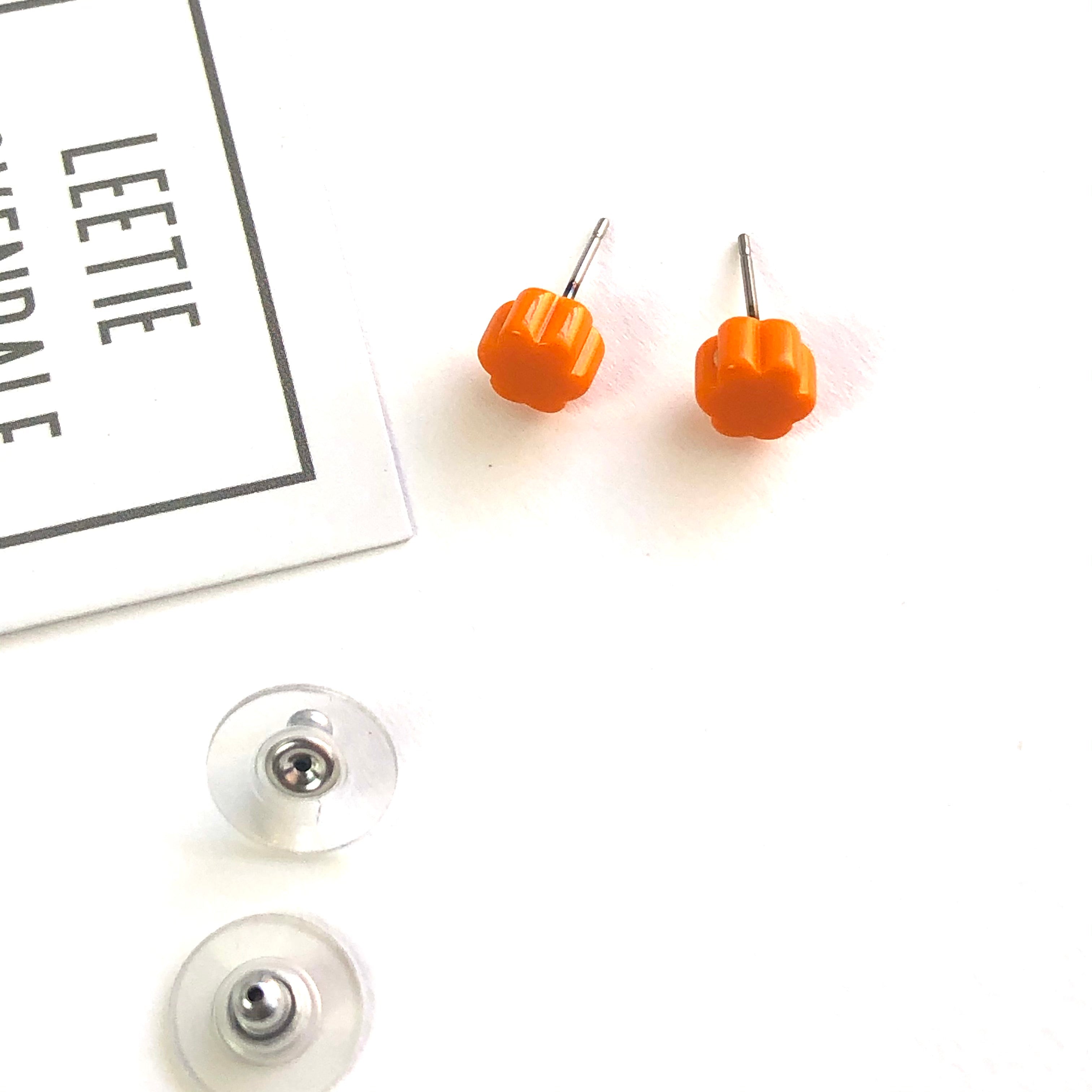 tangerine orange deco daisy studs