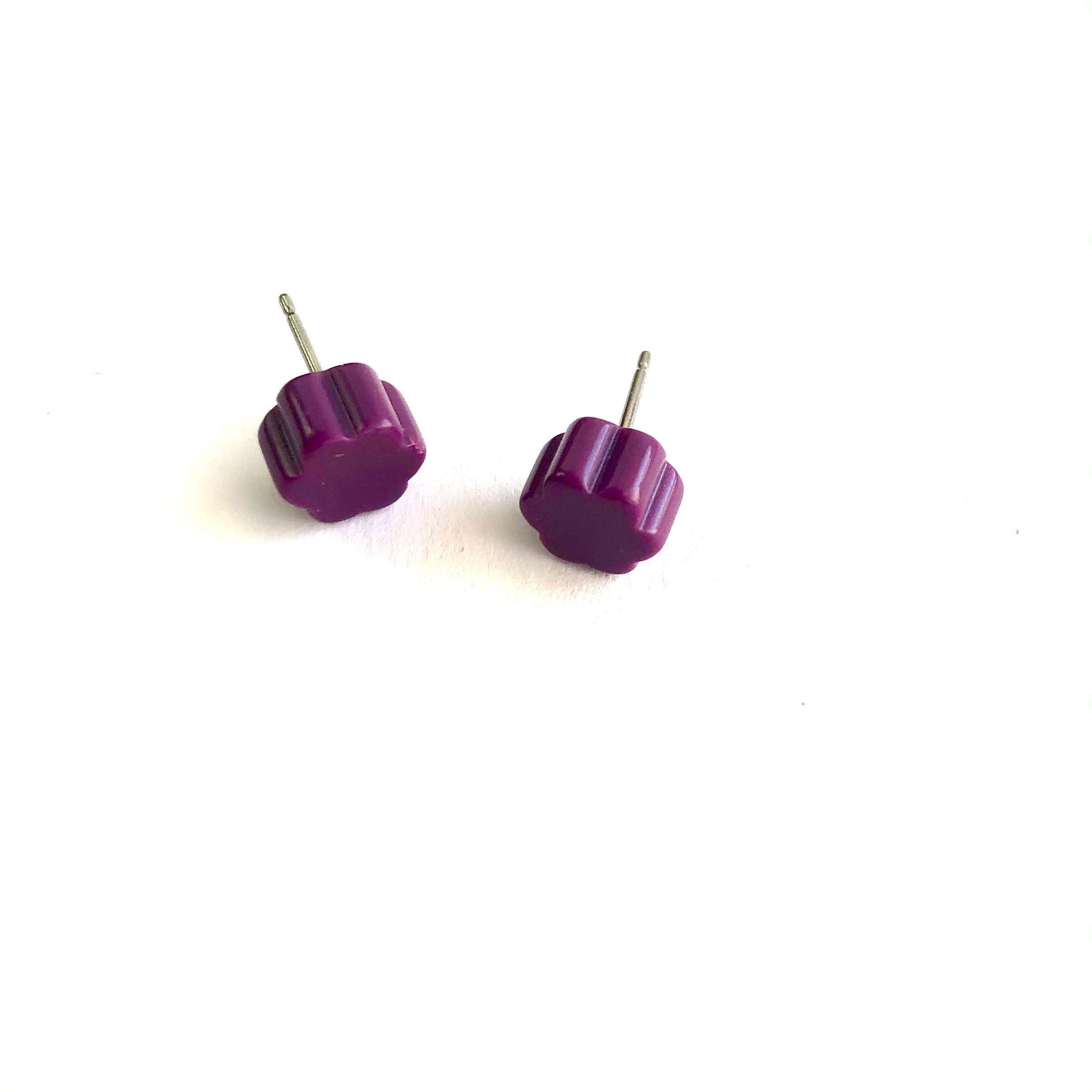 purple daisy studs