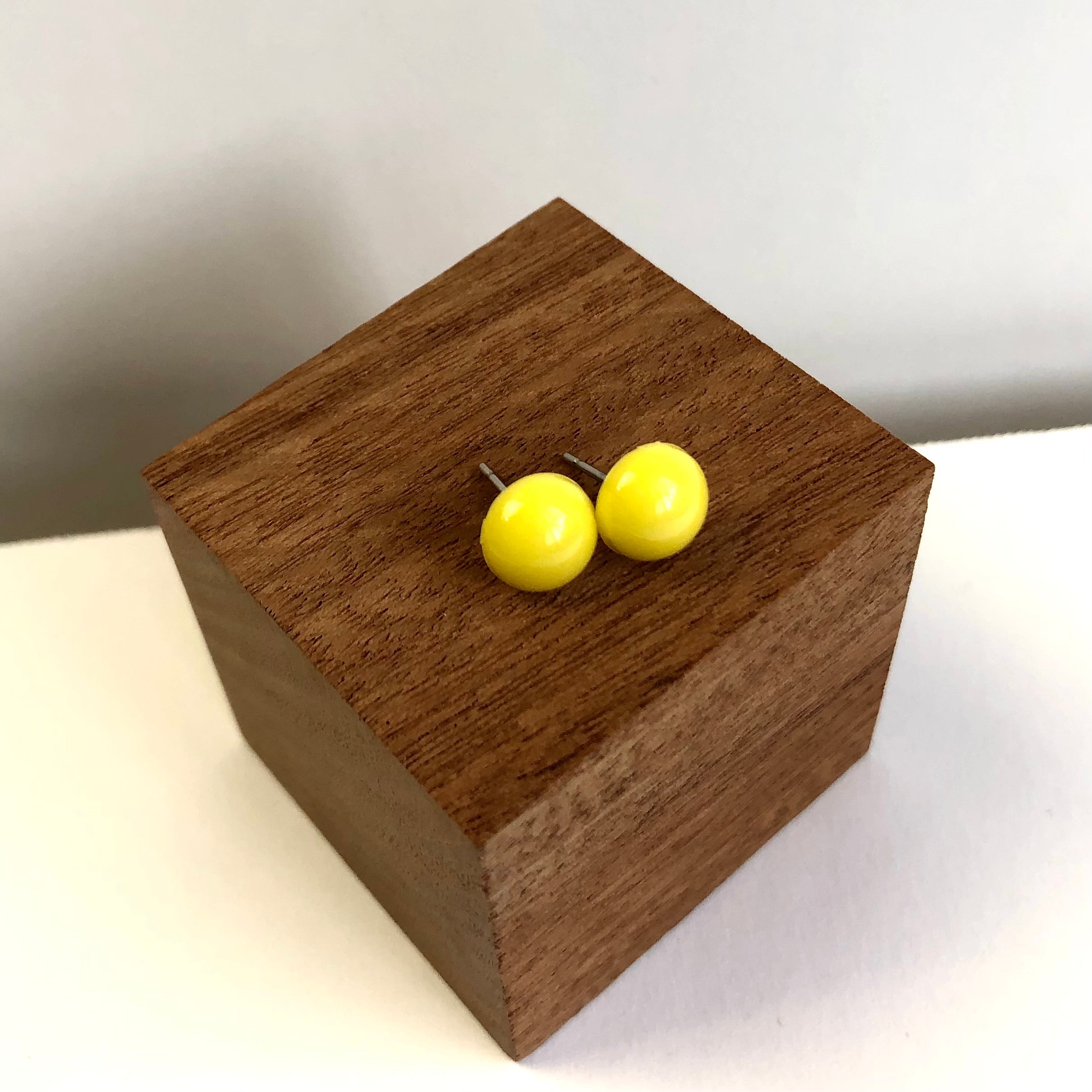 yellow button studs