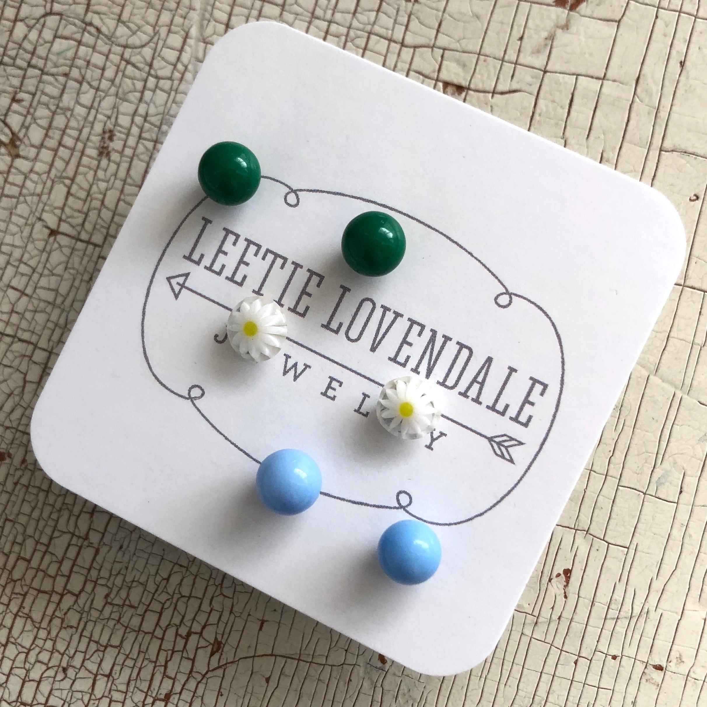 green daisy earrings