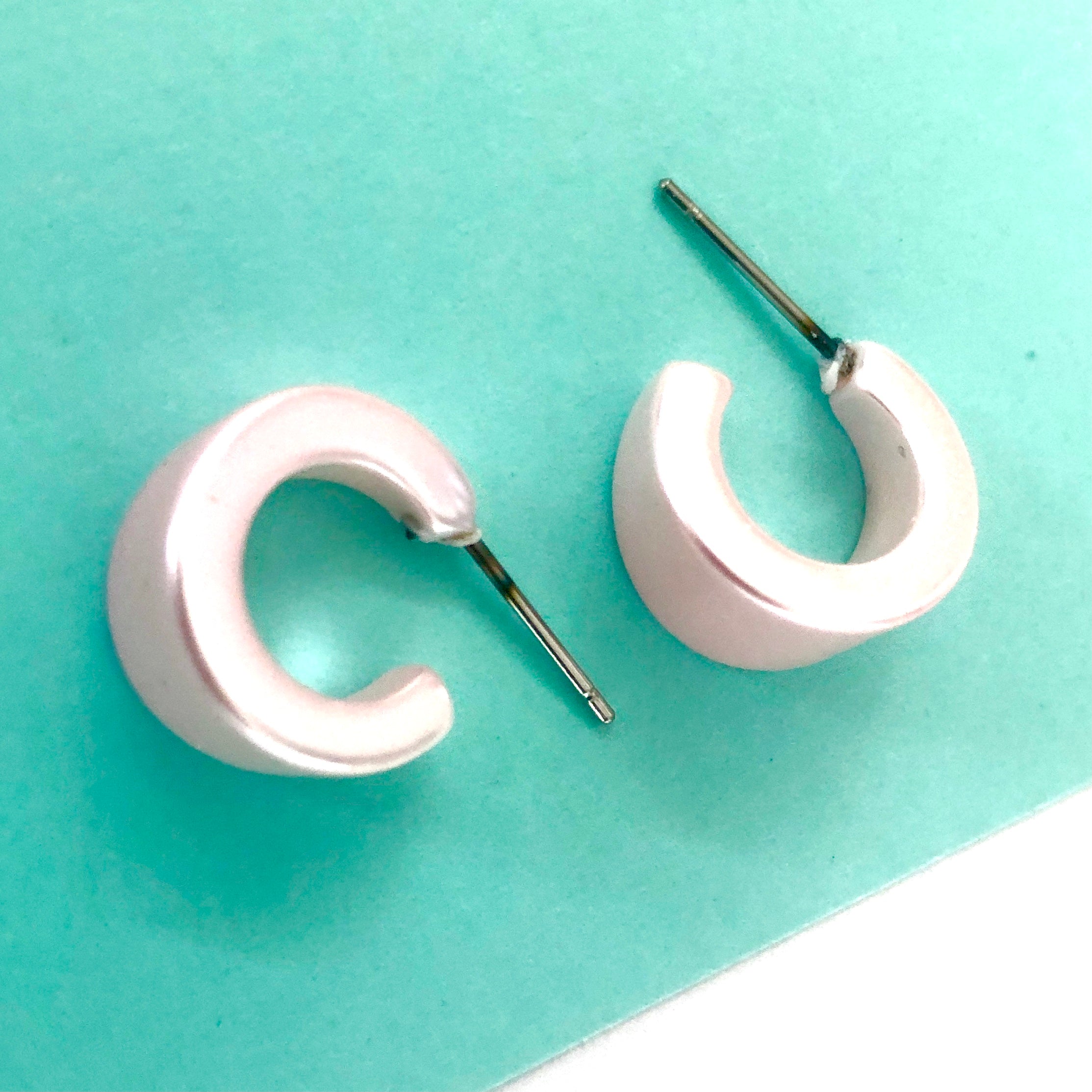 minimalist hoop plastic