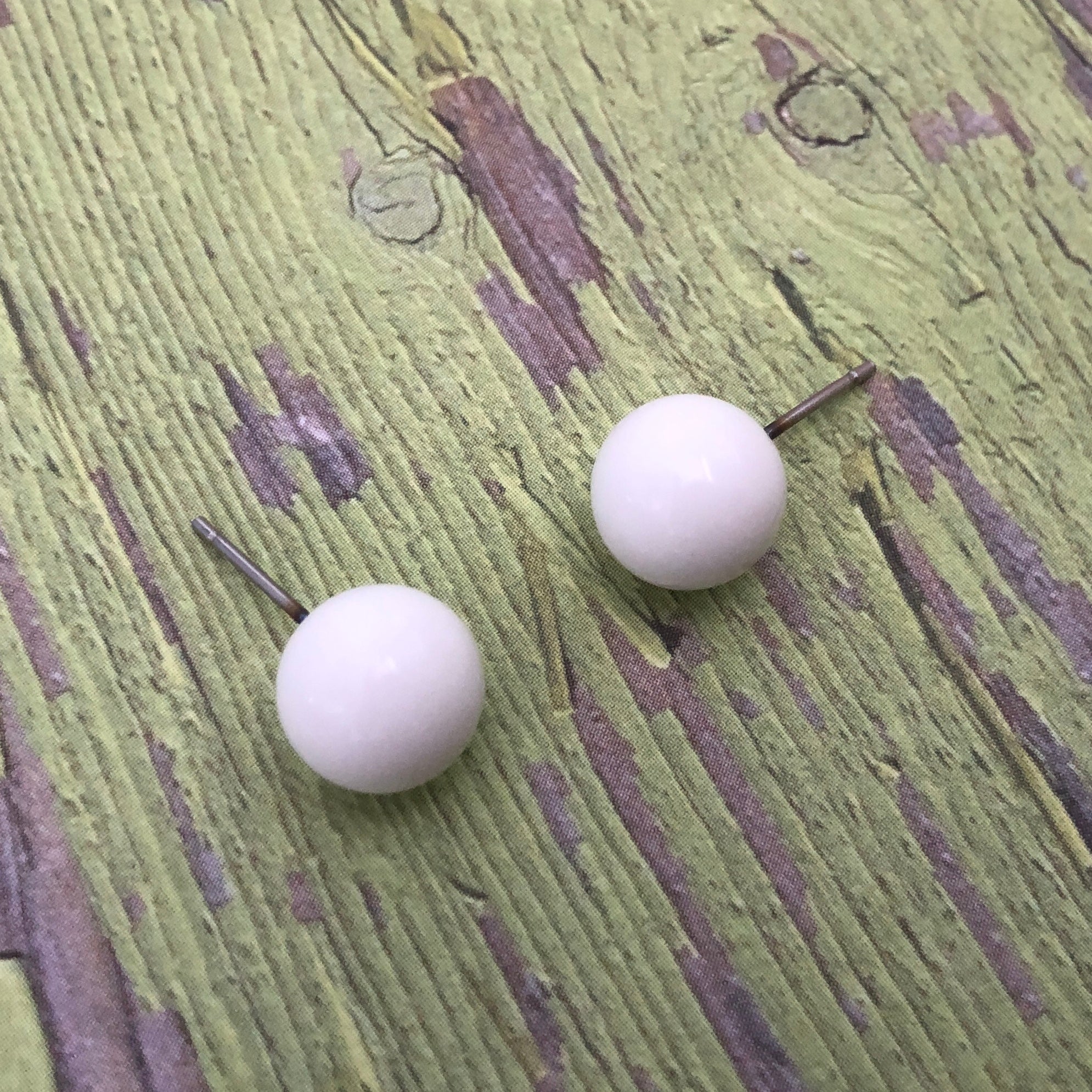 white ball studs