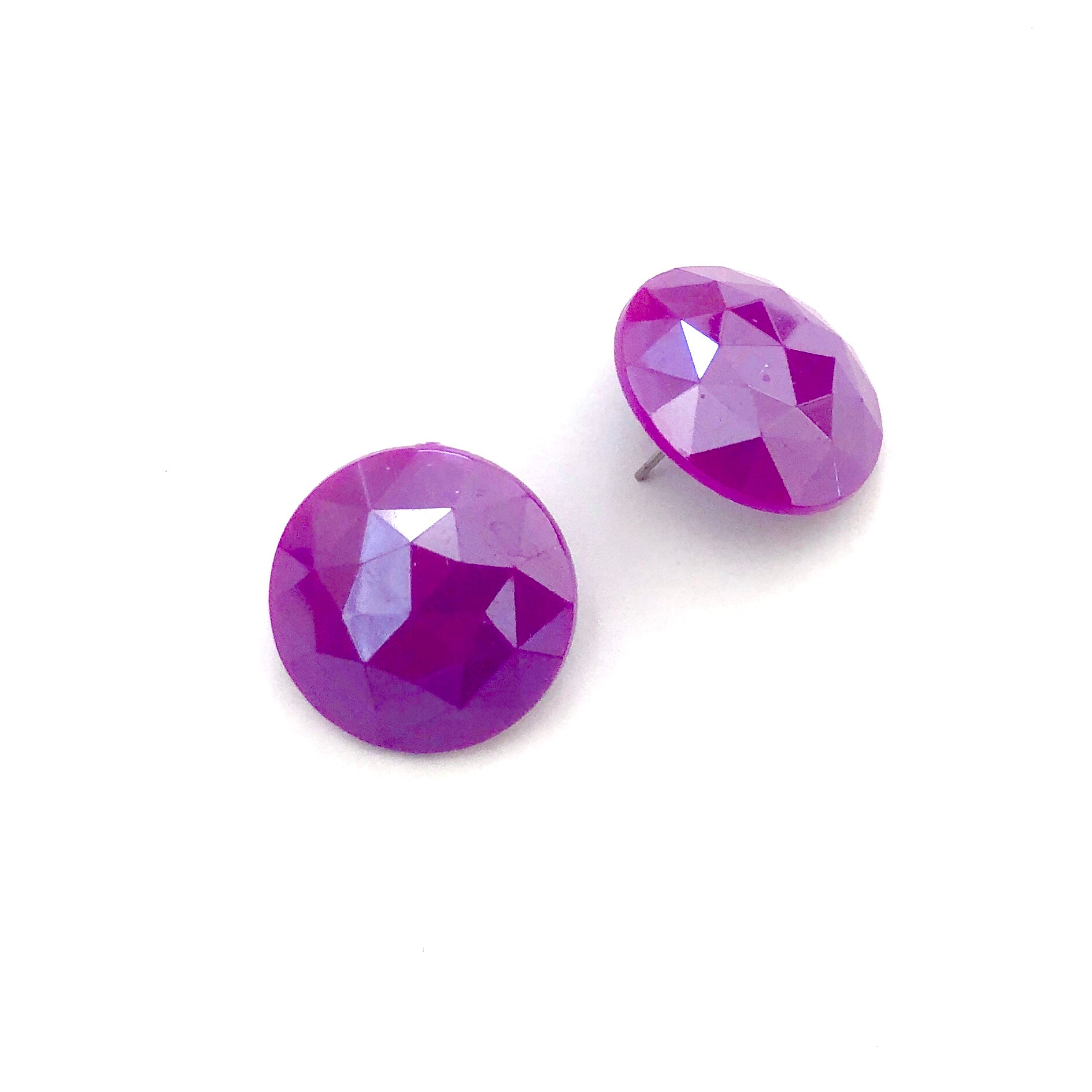 button stud faceted