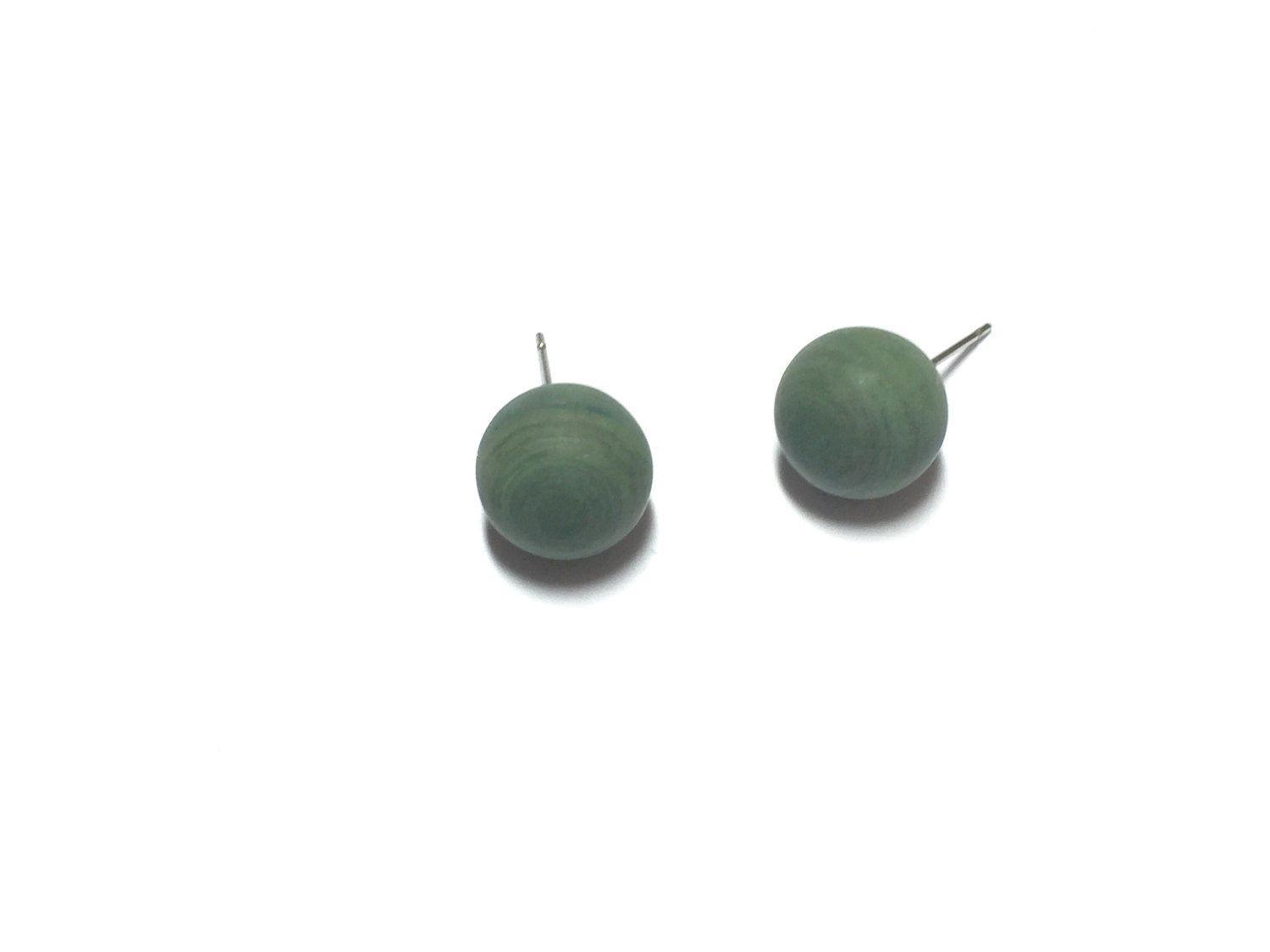 green earrings