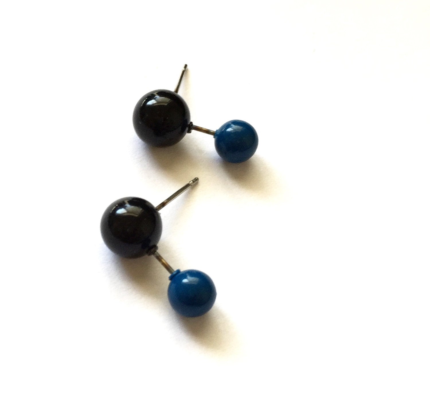 retro black earrings