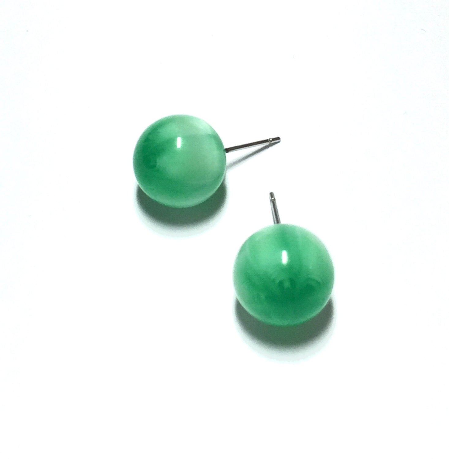 emerald green stud earrings