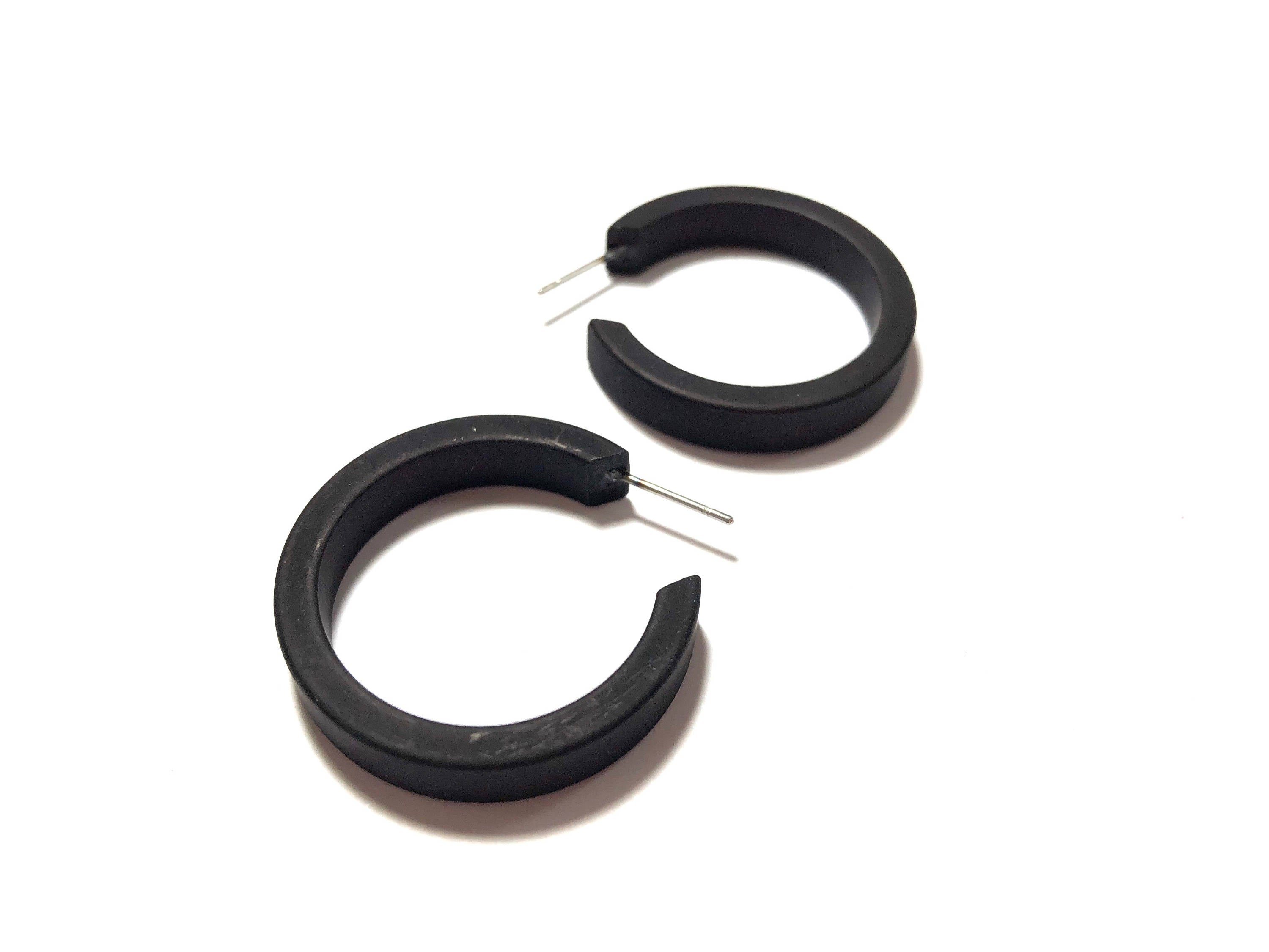 medium size black hoops