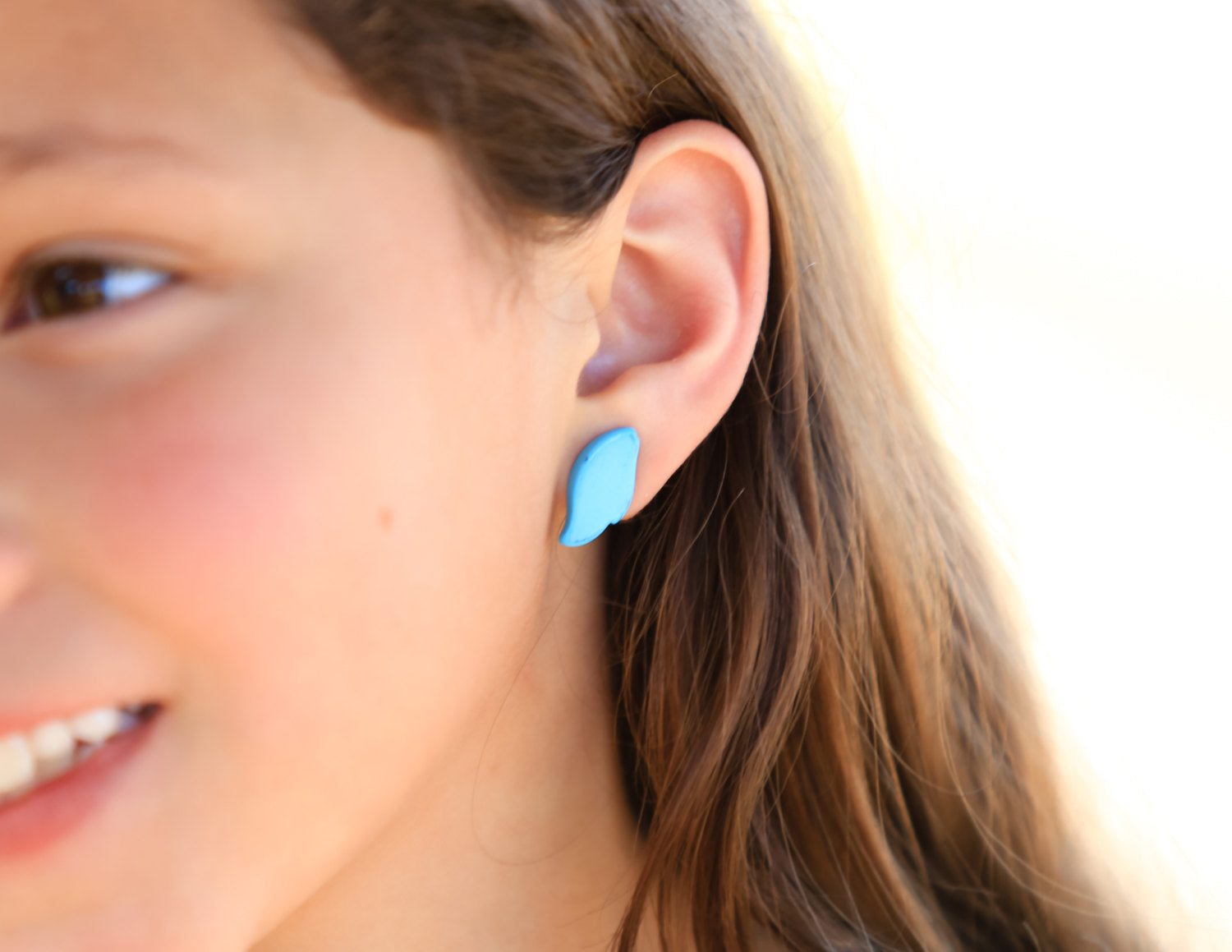 feather studs violet