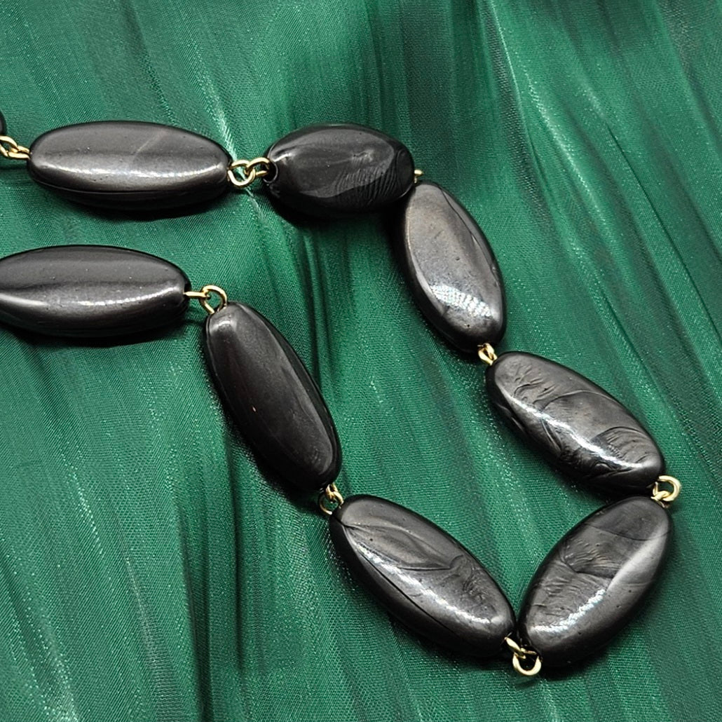 Shadow Form Amelia Necklace
