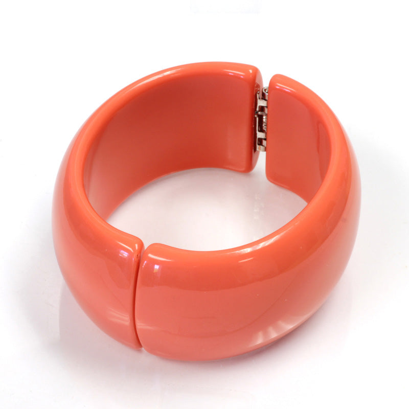 Coral – Vintage Lucite Clamper Bracelet