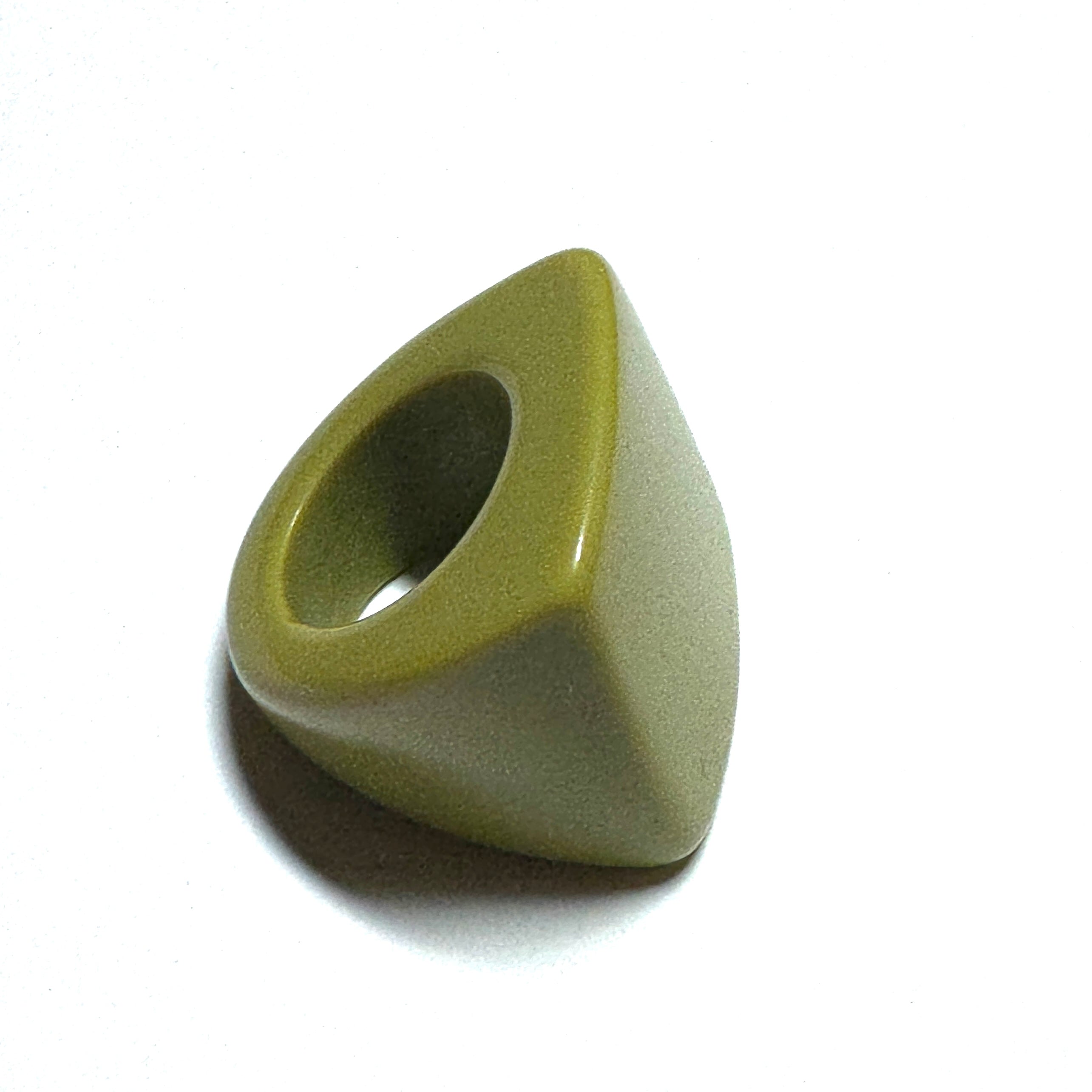 Forma Resin Ring – Moss