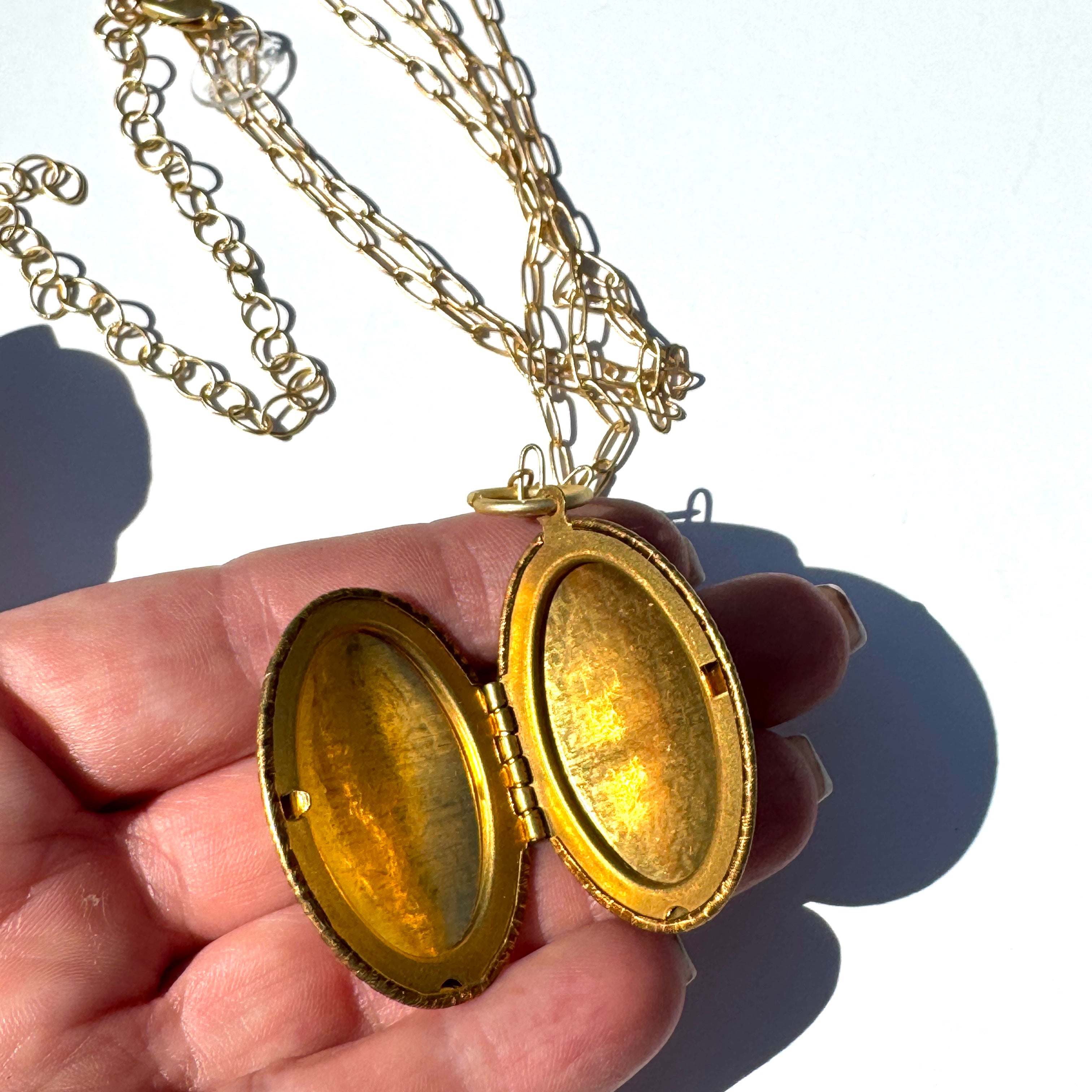 Lavender &amp; Leaf Intaglio Locket Necklace - Long