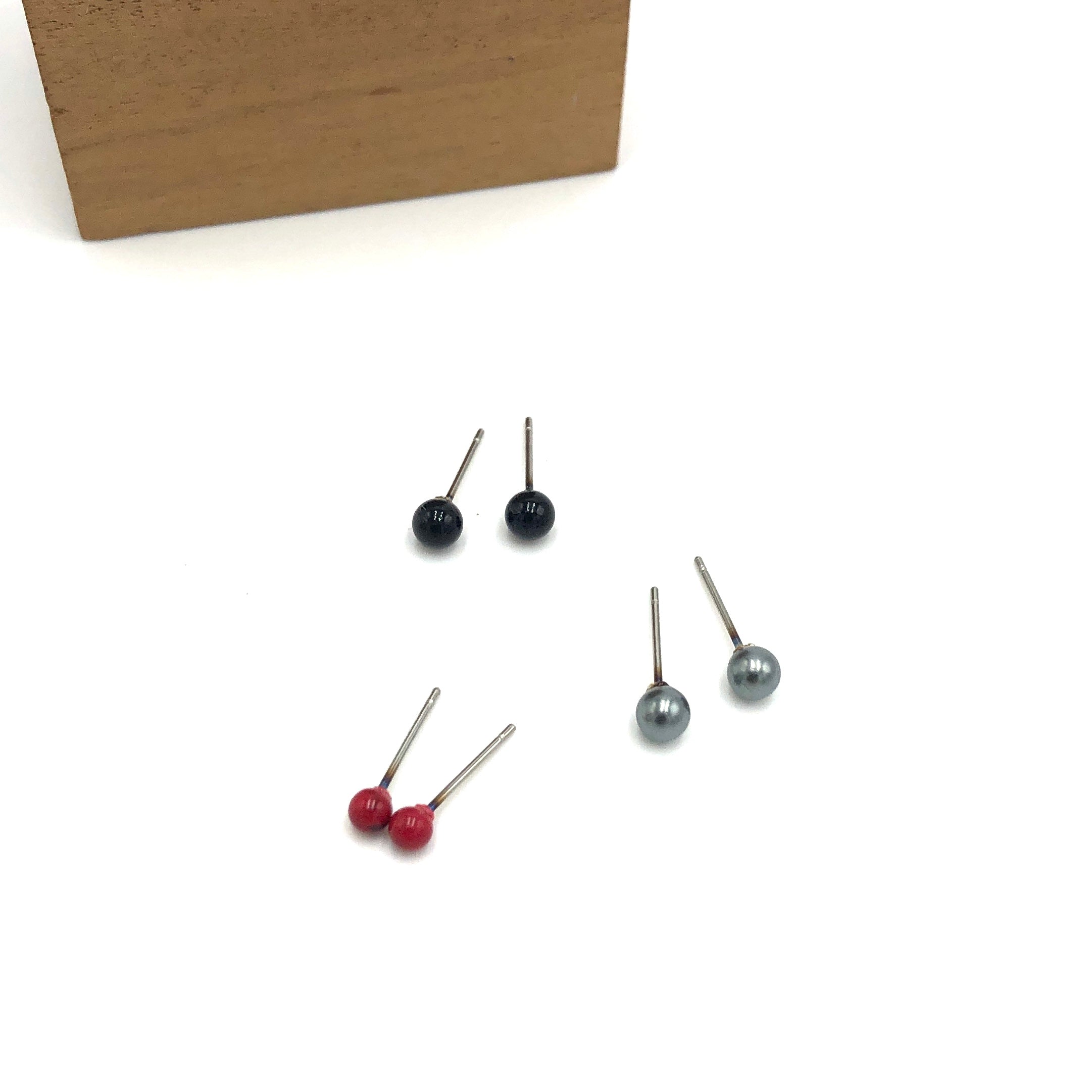 Cranberry Grey Pearl &amp; Black Tiny Studs Earrings Set
