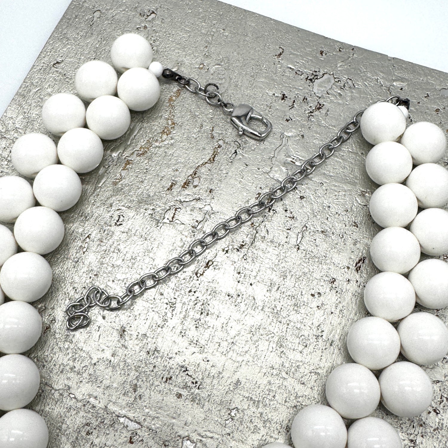 White Berry Pop Necklace