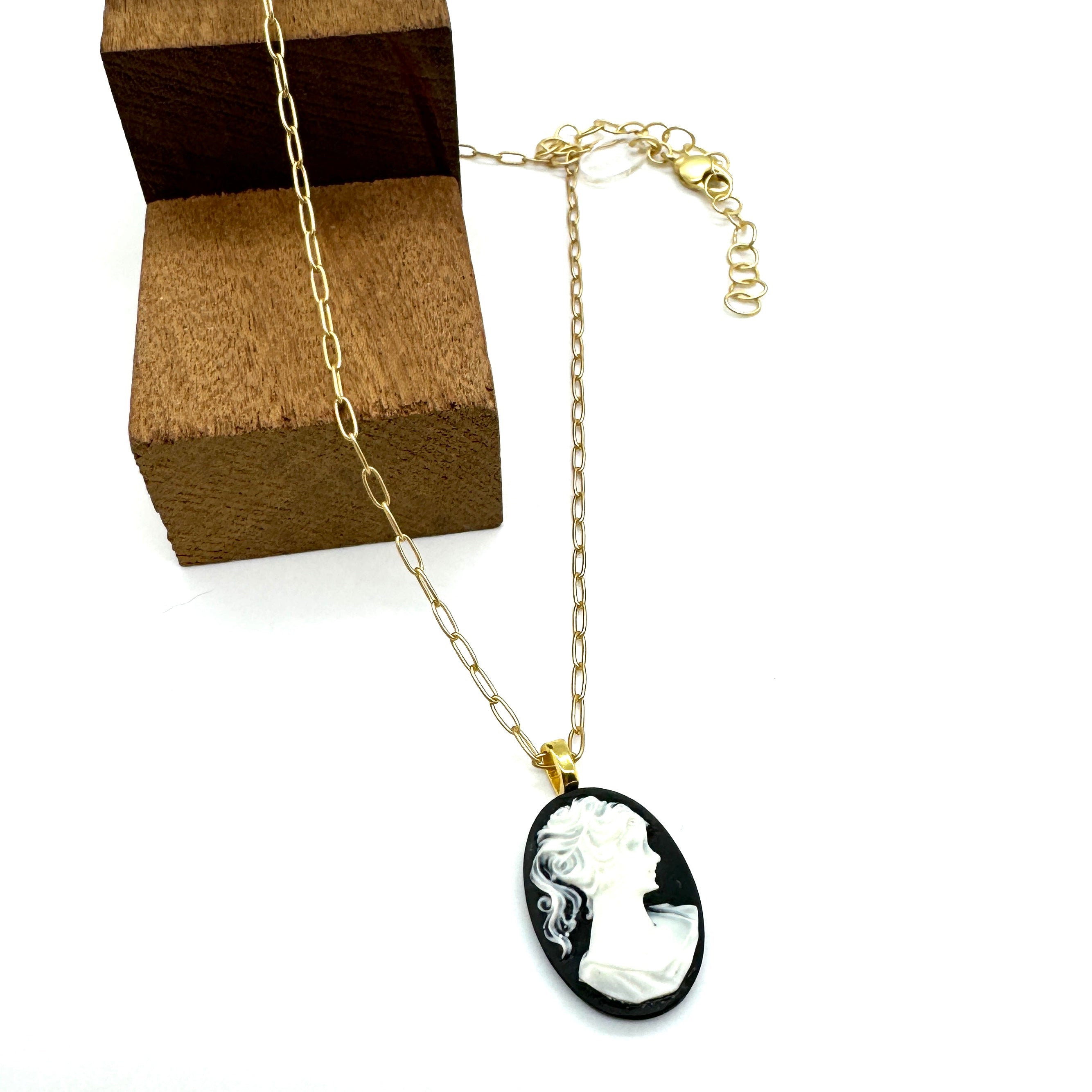 Black &amp; White Cameo Gold Necklace - UnBoxing 