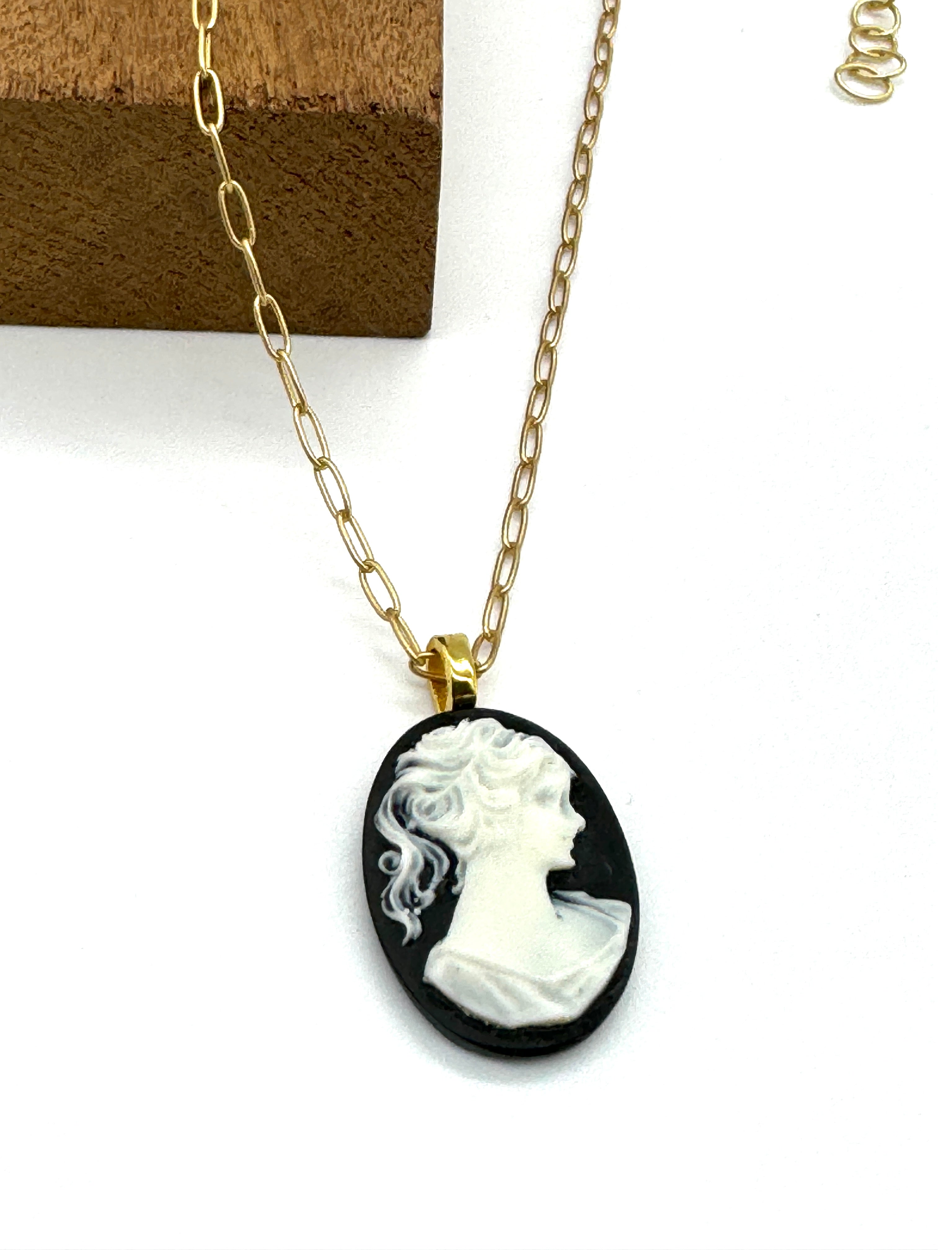 Black &amp; White Cameo Gold Necklace - UnBoxing 