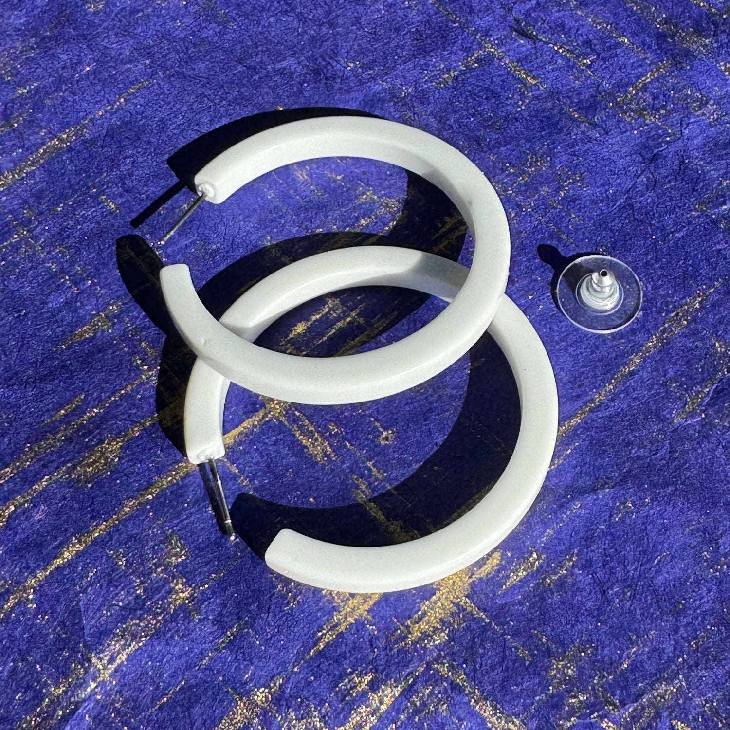 White Vintage Mondo Hoop Earrings