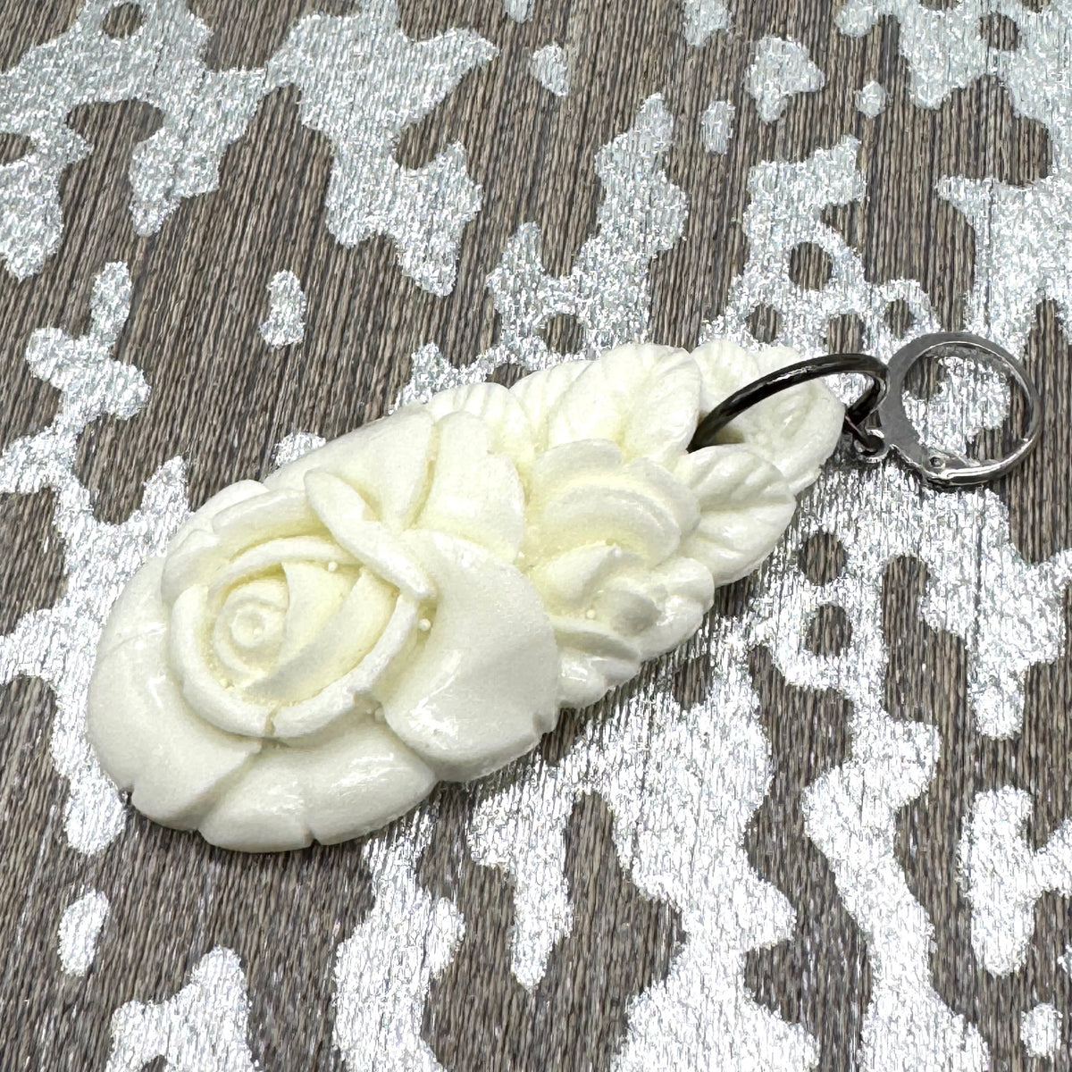 The Leetie Pendant &amp; Charm Bar