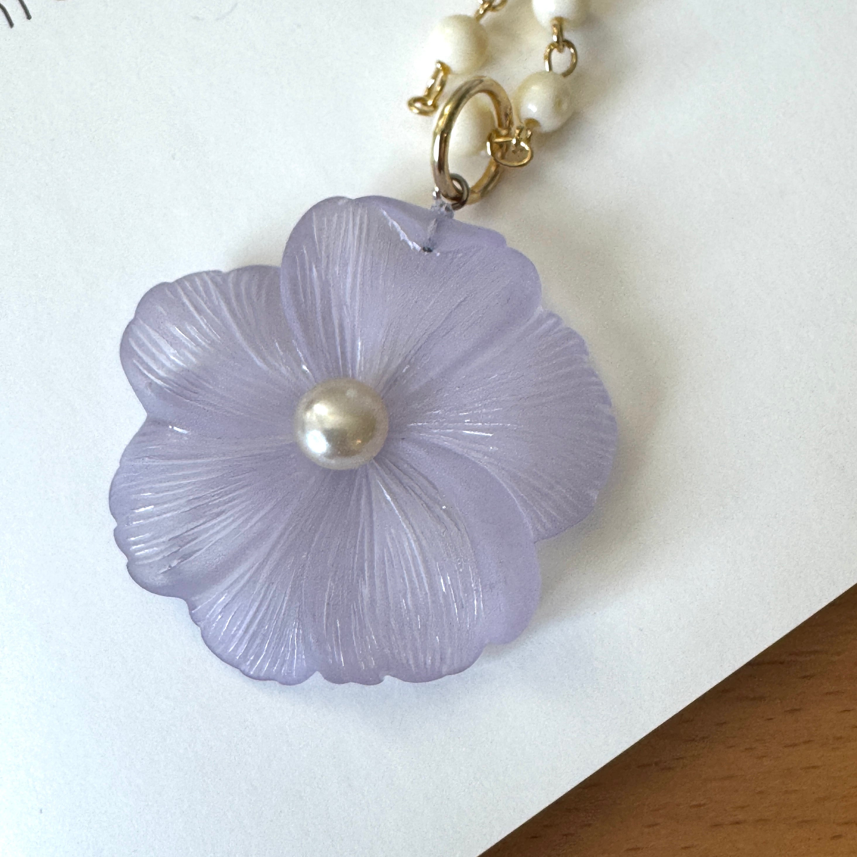 Frosted Dahlia Pendant Necklace – Vintage Lucite &amp; Beaded Floral