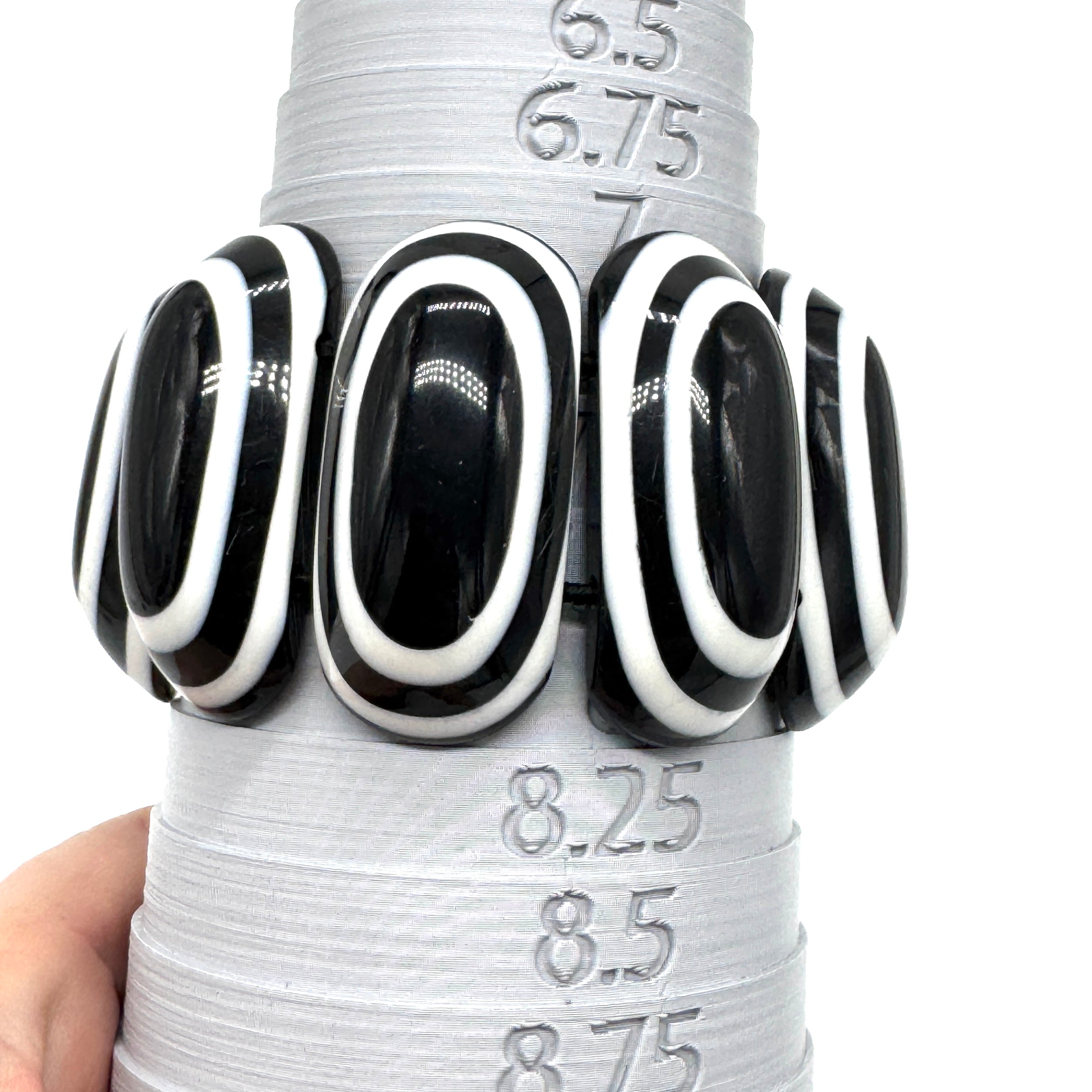 Oval Black &amp; White Geometric Resin Stretch Bracelet