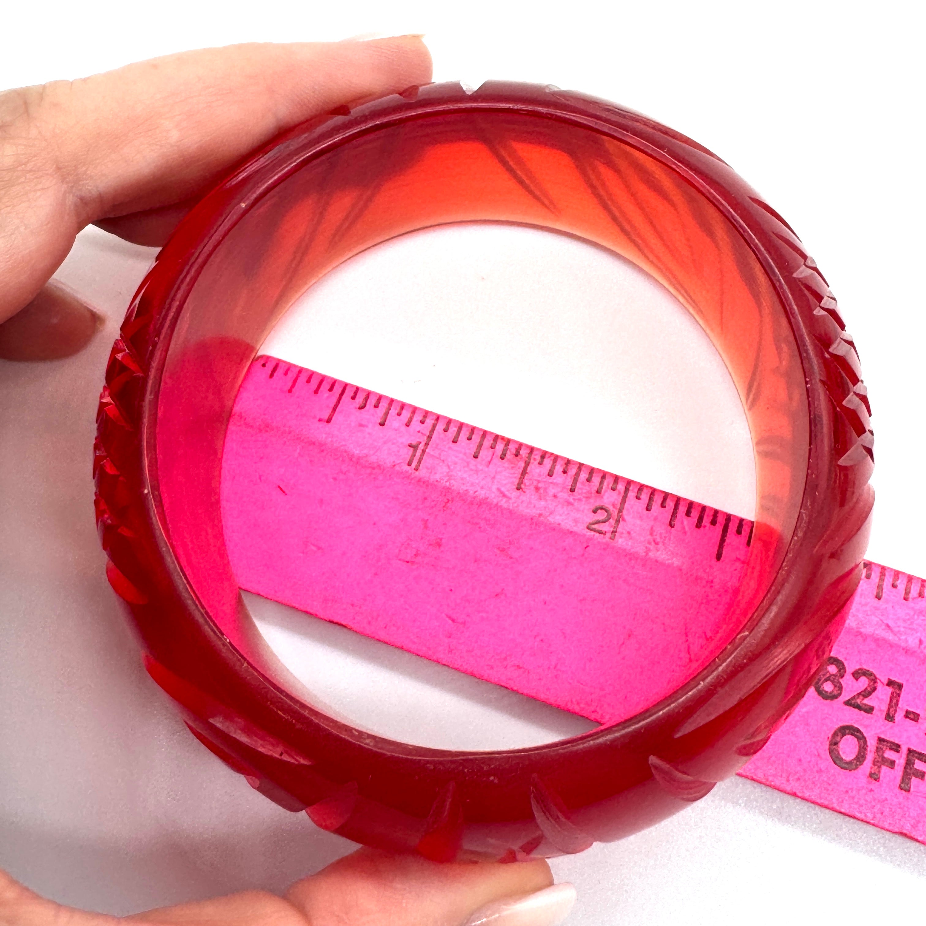 Flame Juicy Carved Resin Bangle Bracelet - Midi