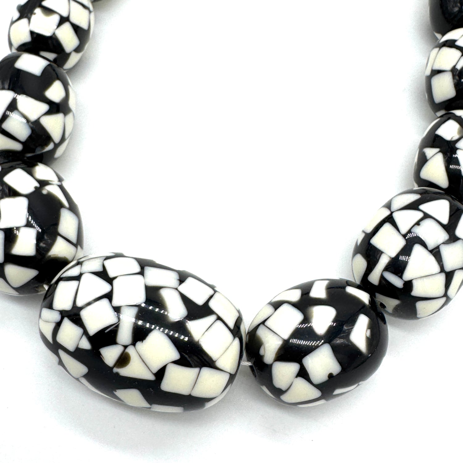 Crayon Confetti Oval Beaded Necklace - 3 colors
