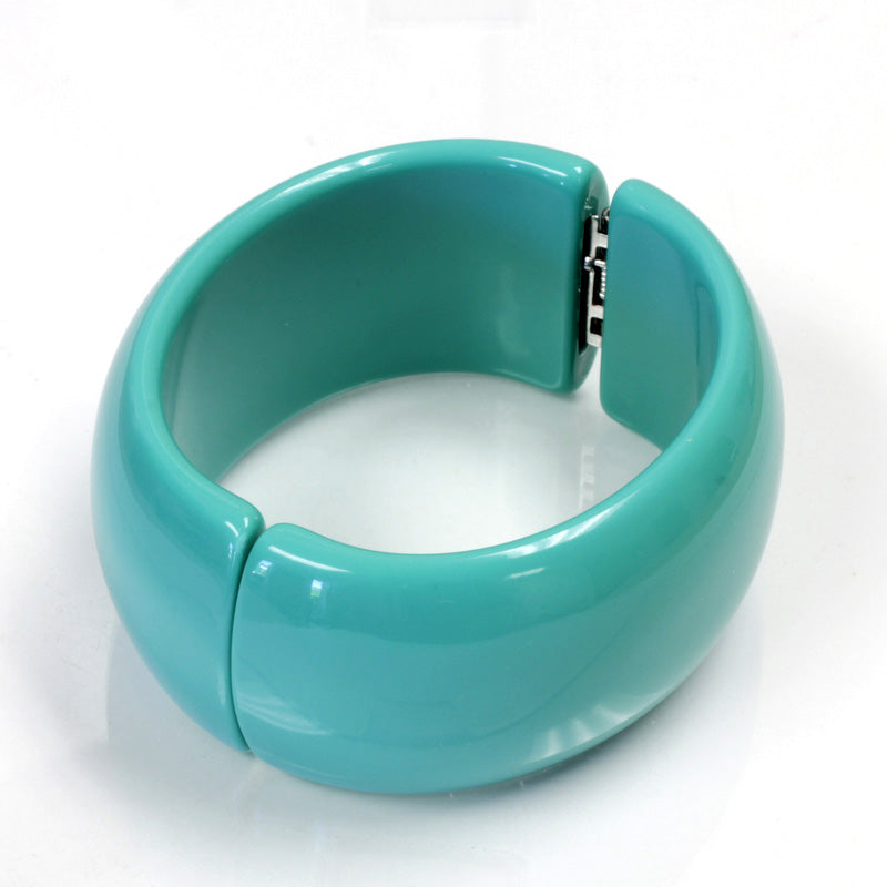 Turquoise – Vintage Lucite Clamper Bracelet