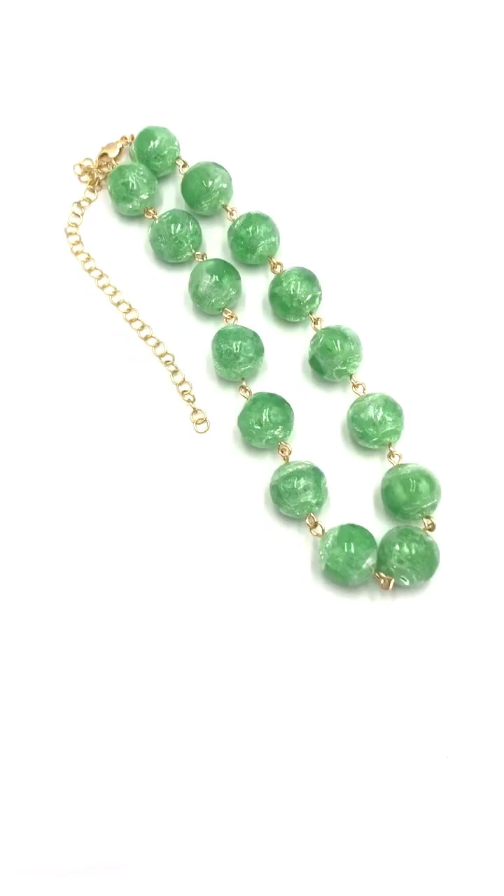 video of green hand wired beaded necklace 