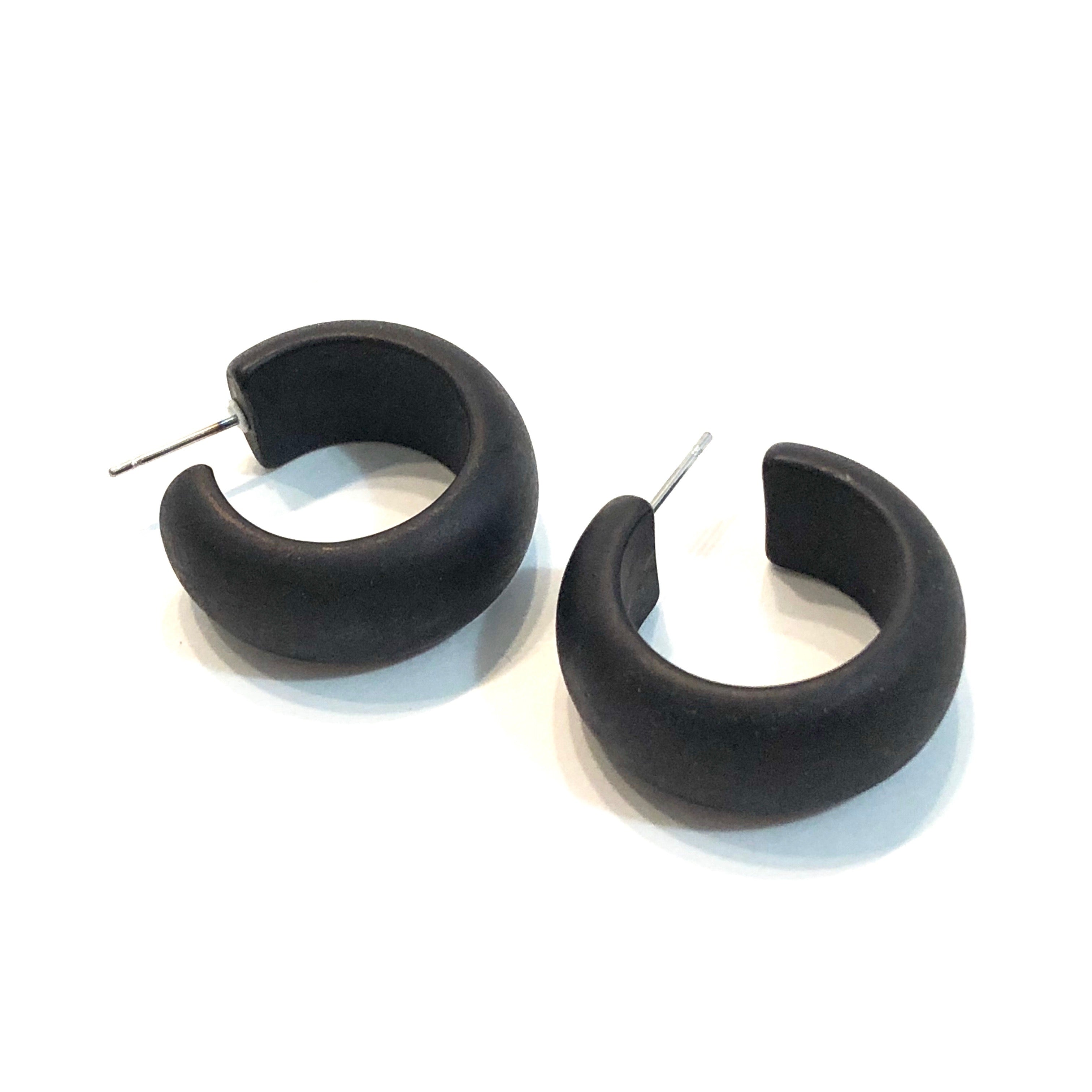 hoop earrings black