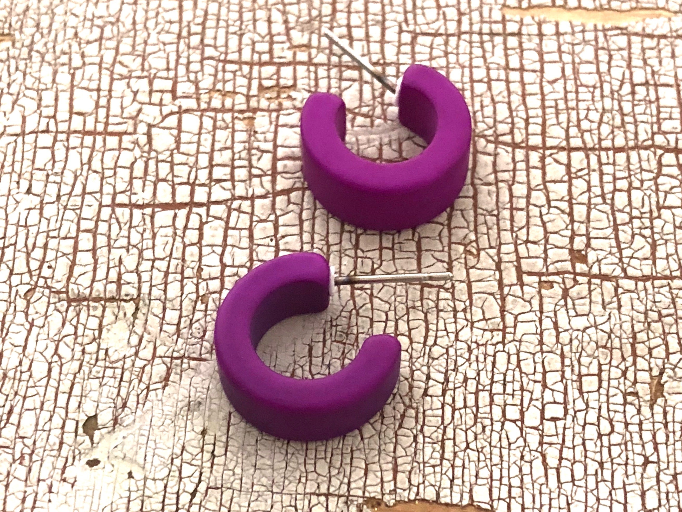 violet tiny hoops